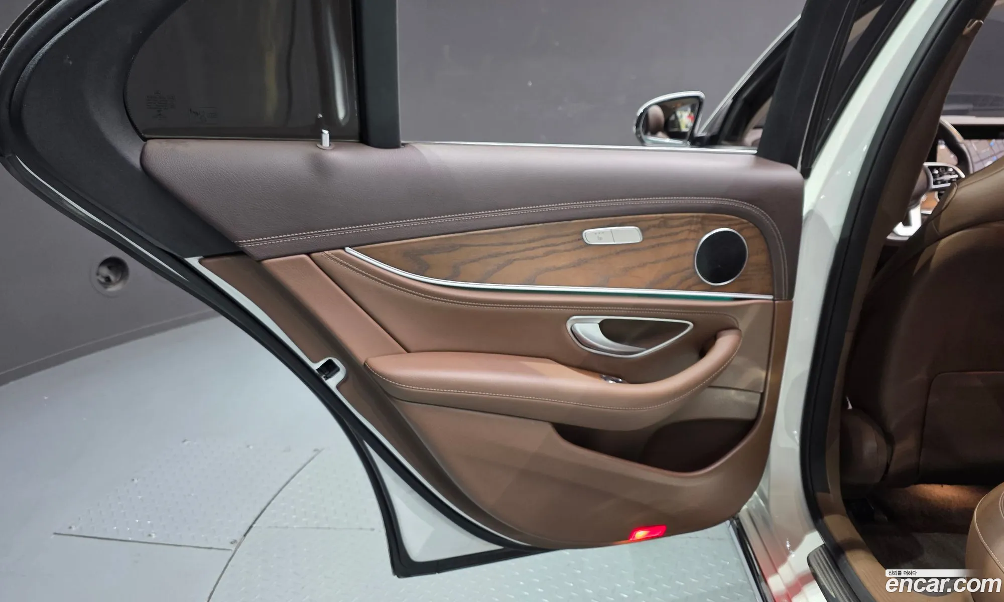 Mercedes-Benz E-Class W213 2019 WDDZF0EB5KA650977 — 2