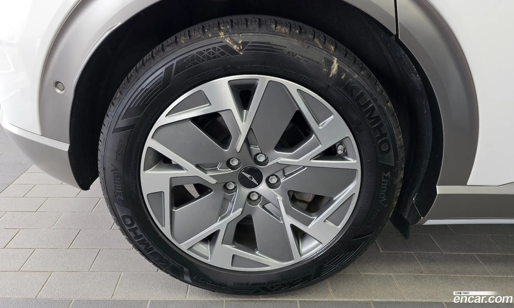 Genesis GV60 2022 — 10