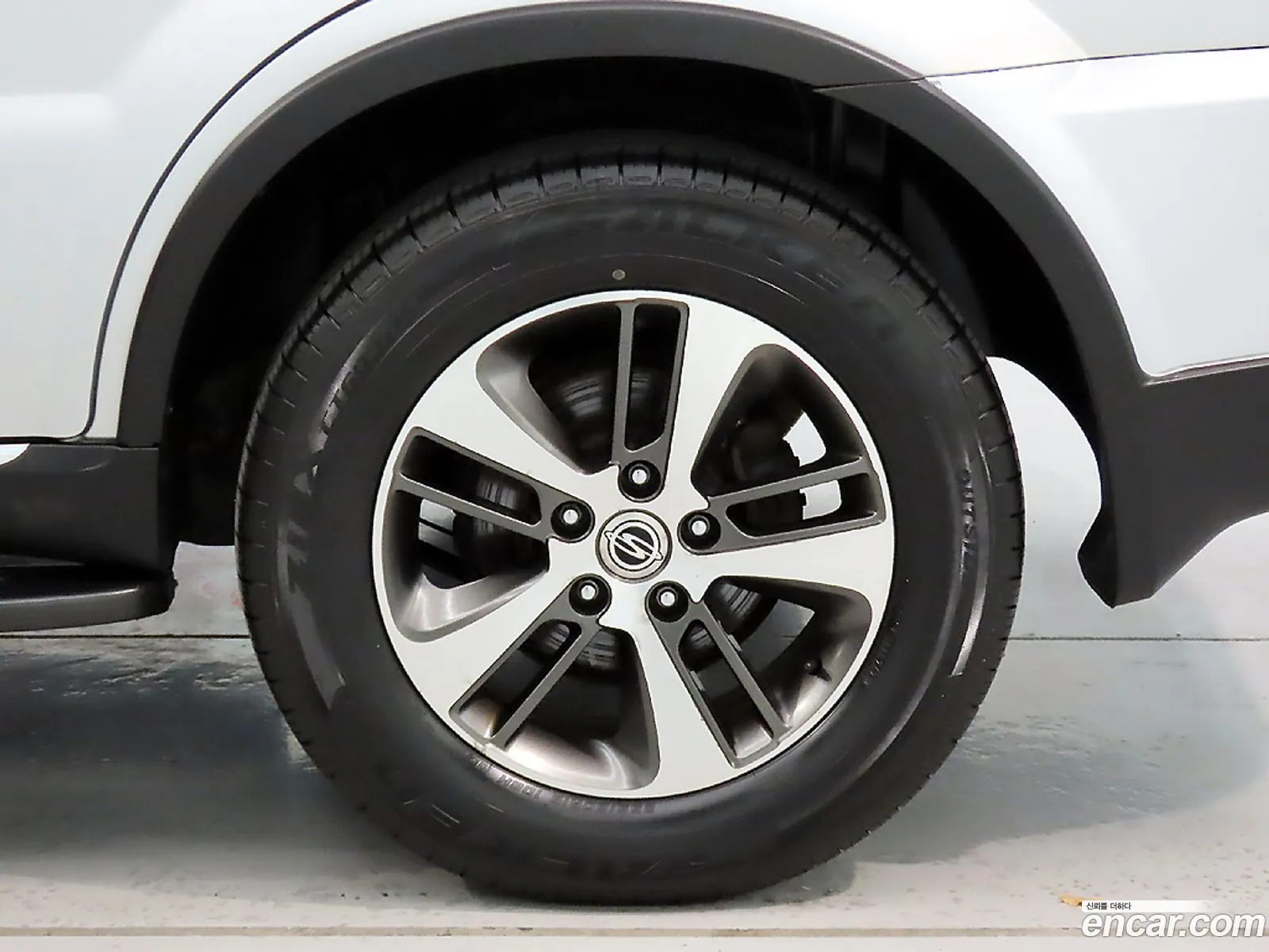 KG Mobility (SsangYong) Rexton W 2016 — 18