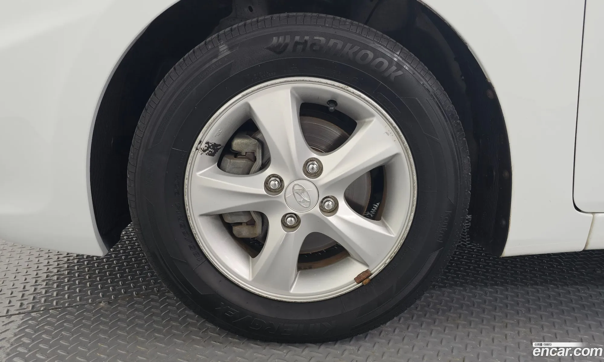 Hyundai Accent 2013 — 28