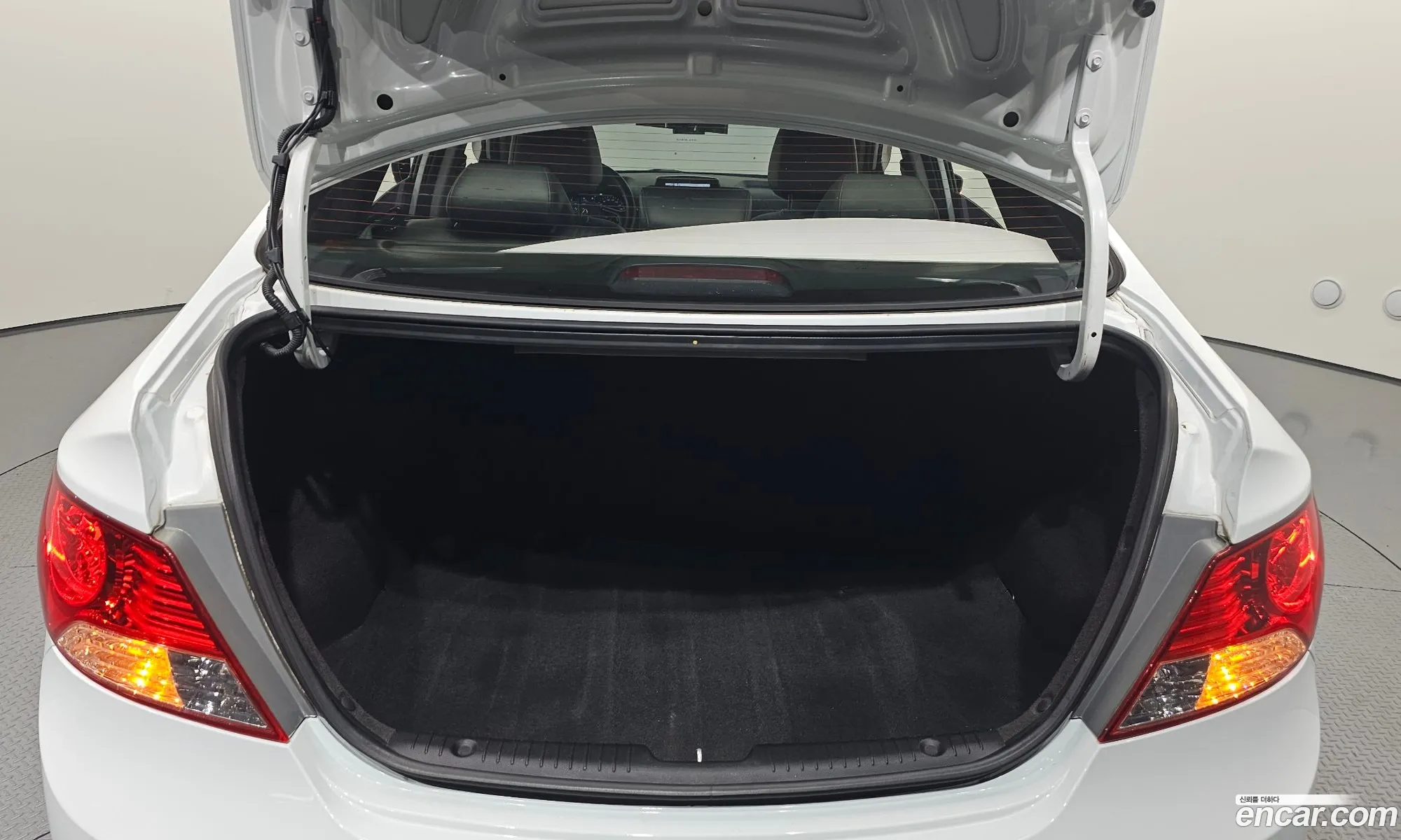 Hyundai Accent 2013 — 30