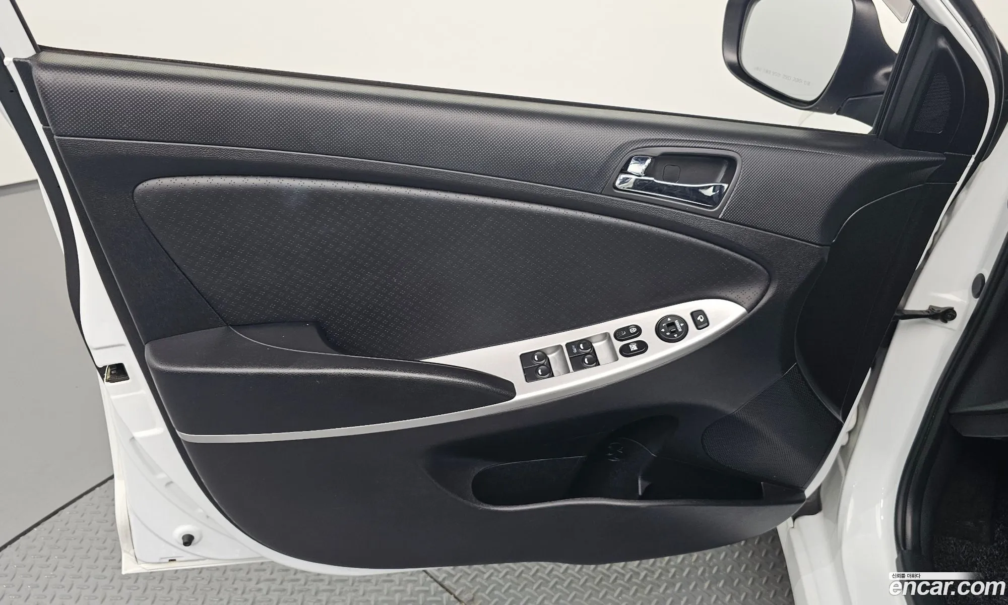 Hyundai Accent 2013 — 24
