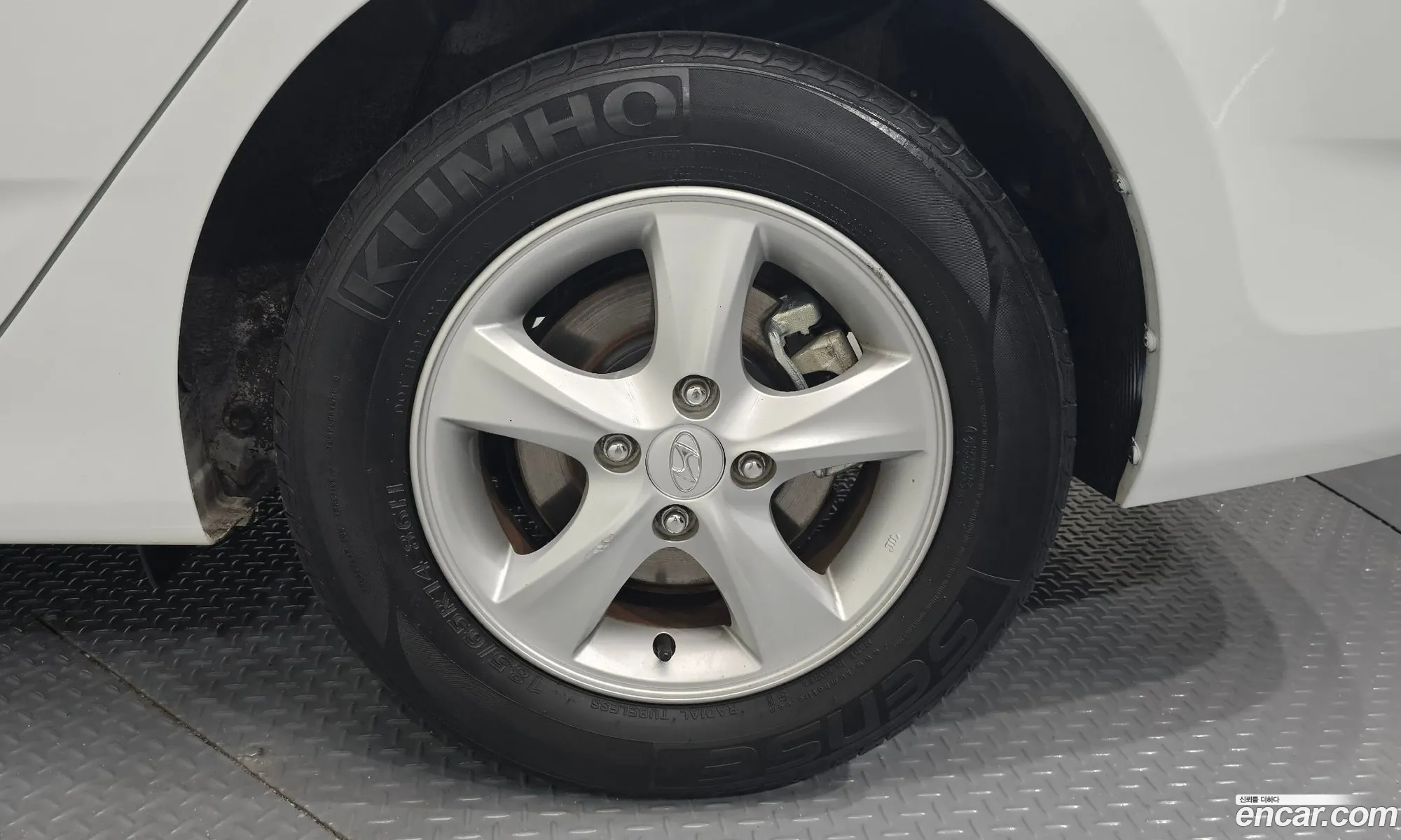 Hyundai Accent 2013 — 17