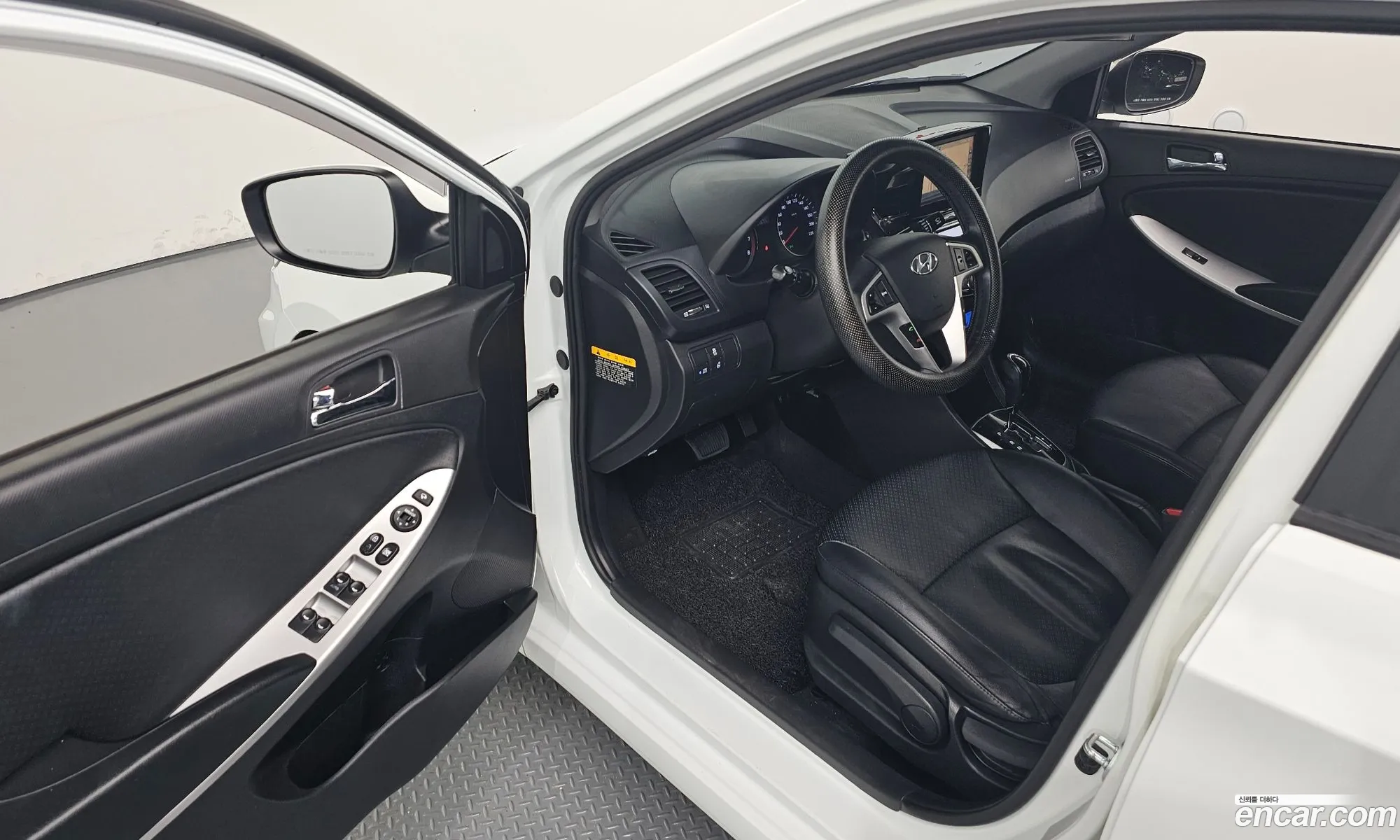 Hyundai Accent 2013 — 11