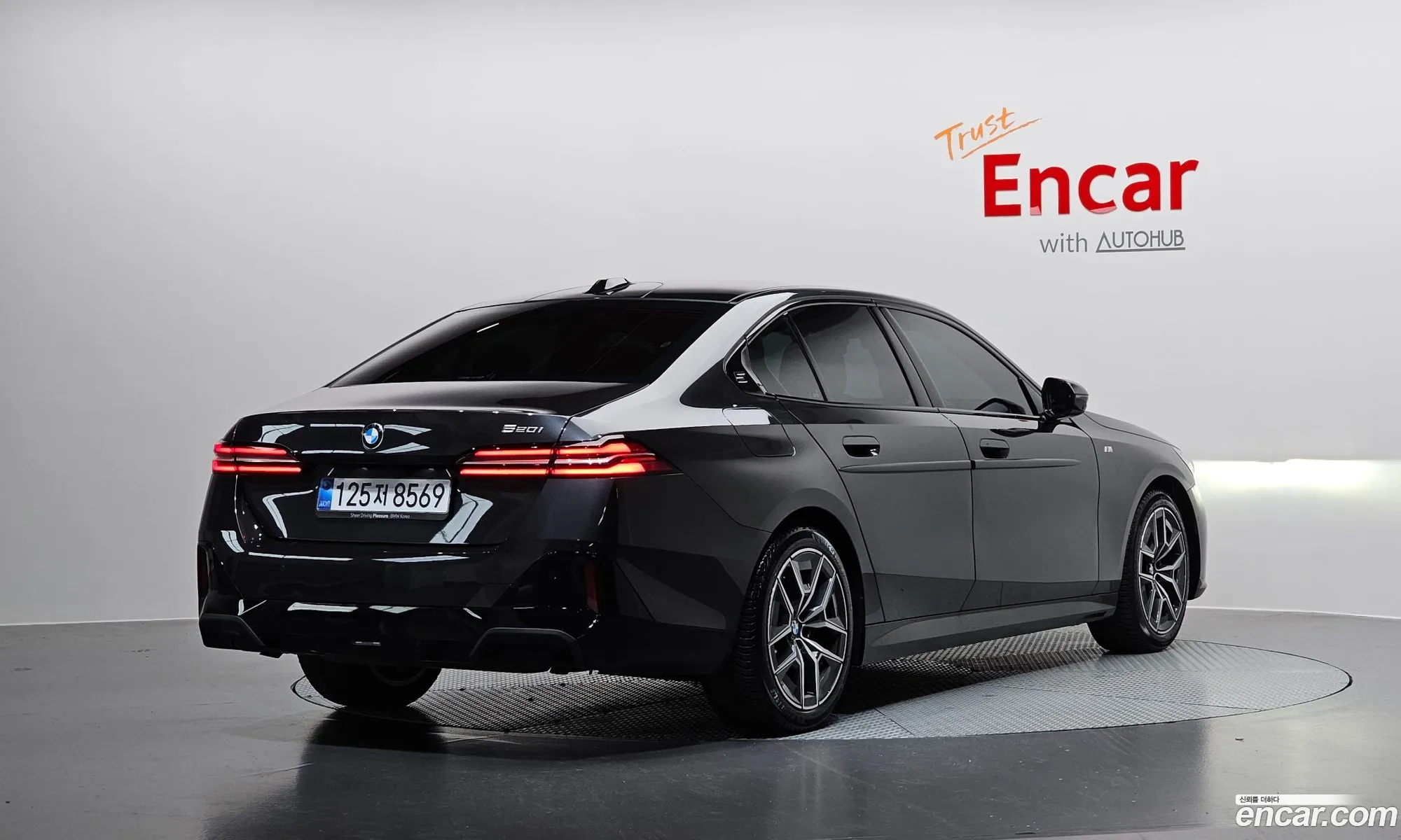 BMW 5 Series 2025 — 32