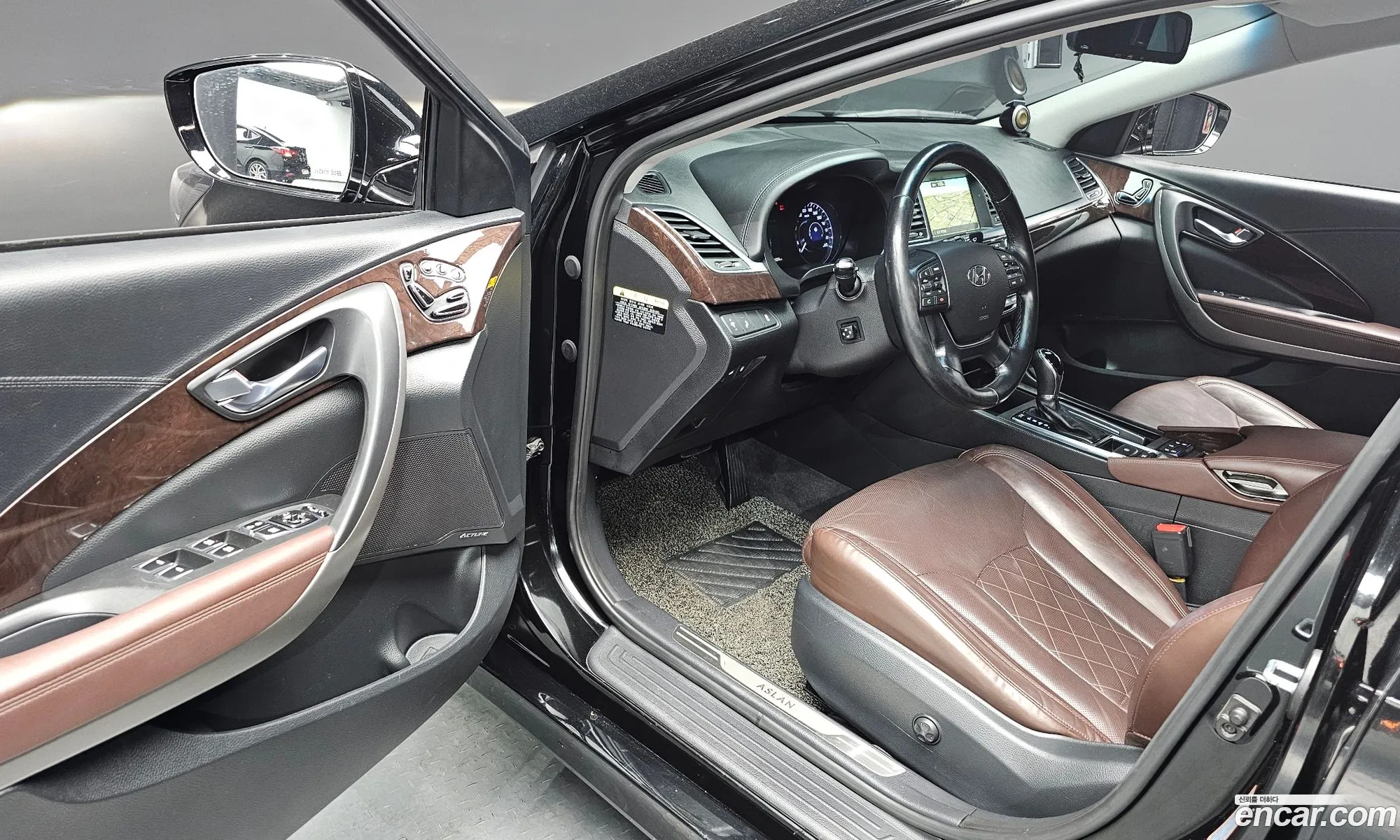 Hyundai Aslan 2015 — 12