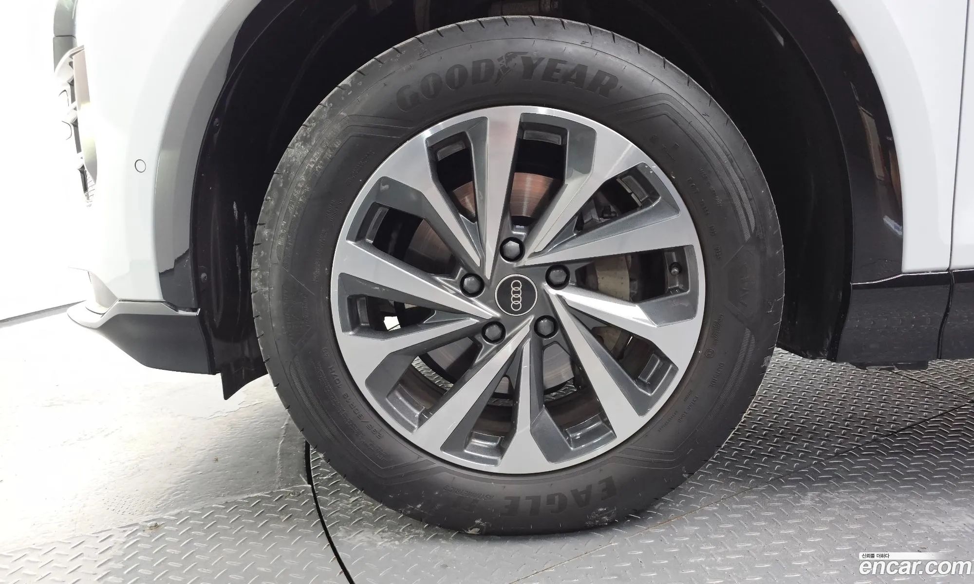 Audi Q6 e-tron 2025 — 16