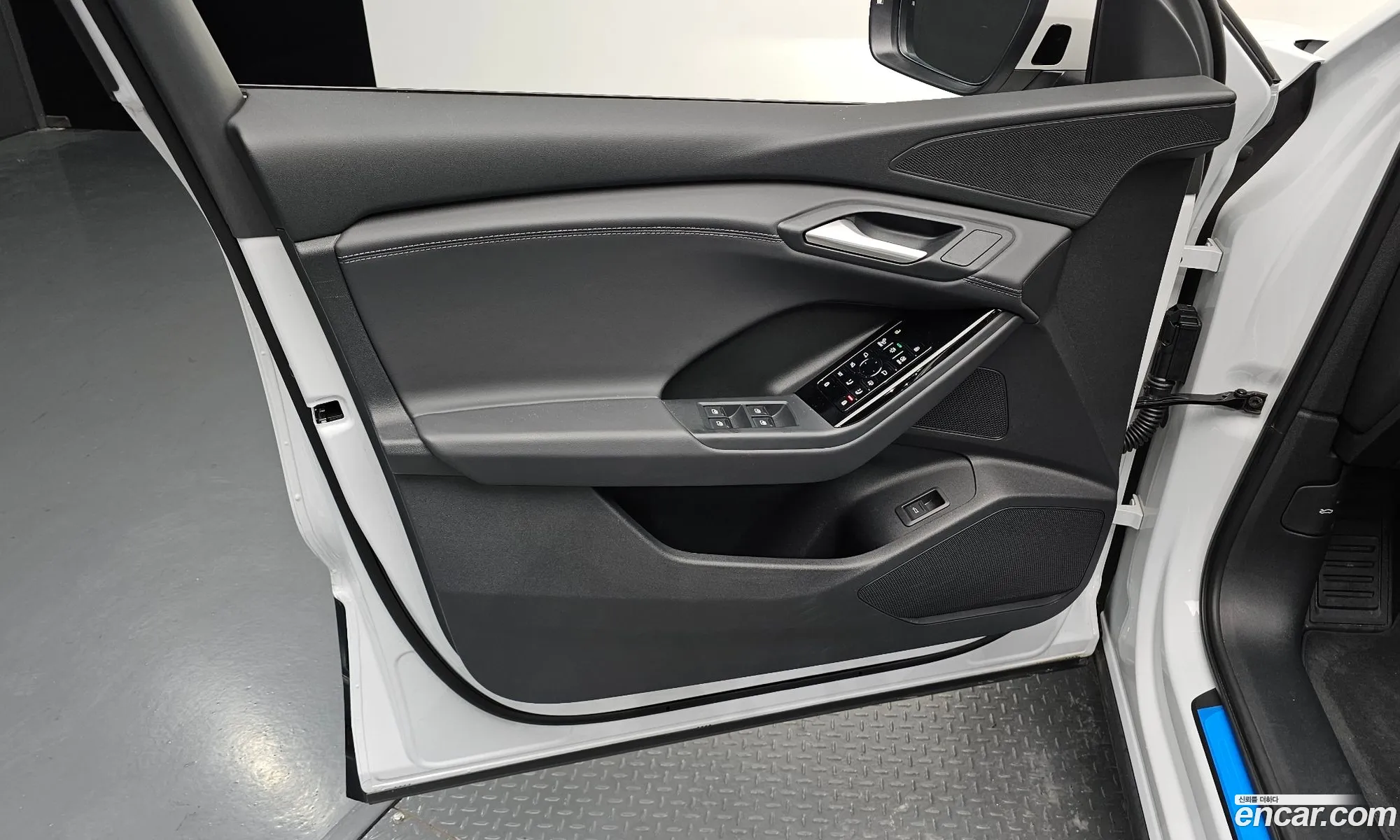 Audi Q6 e-tron 2025 — 2