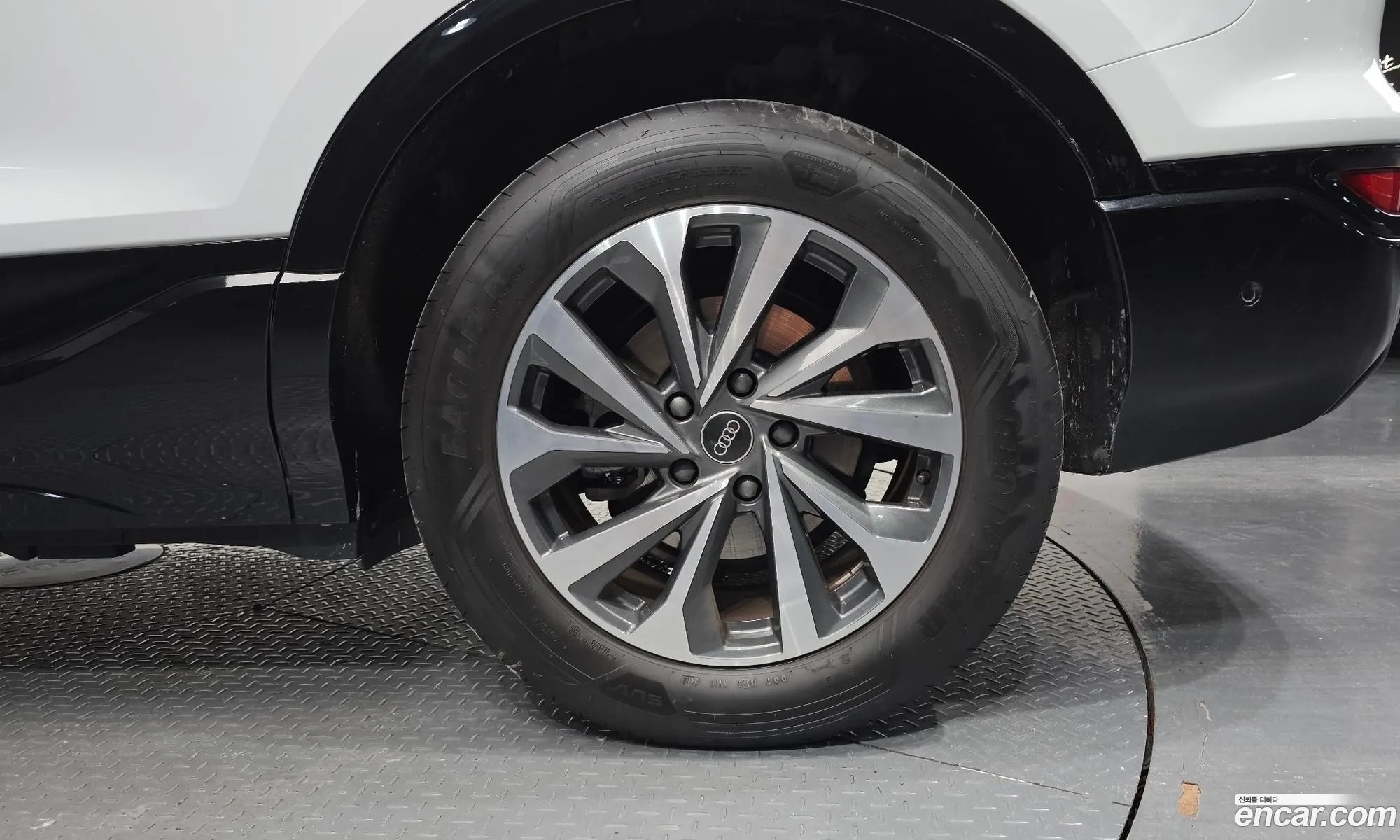 Audi Q6 e-tron 2025 — 6