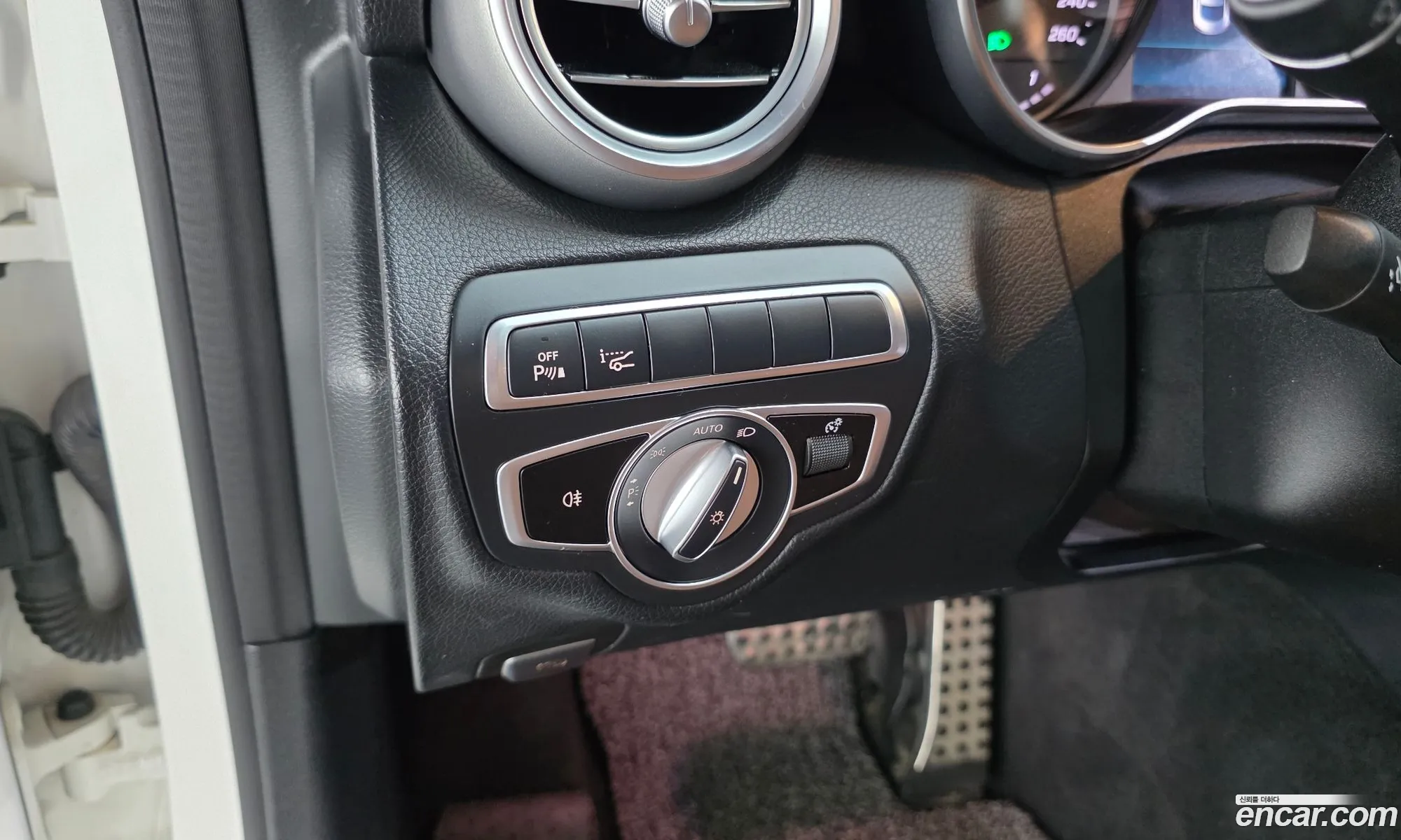 Mercedes-Benz C-Class W205 2019 — 32