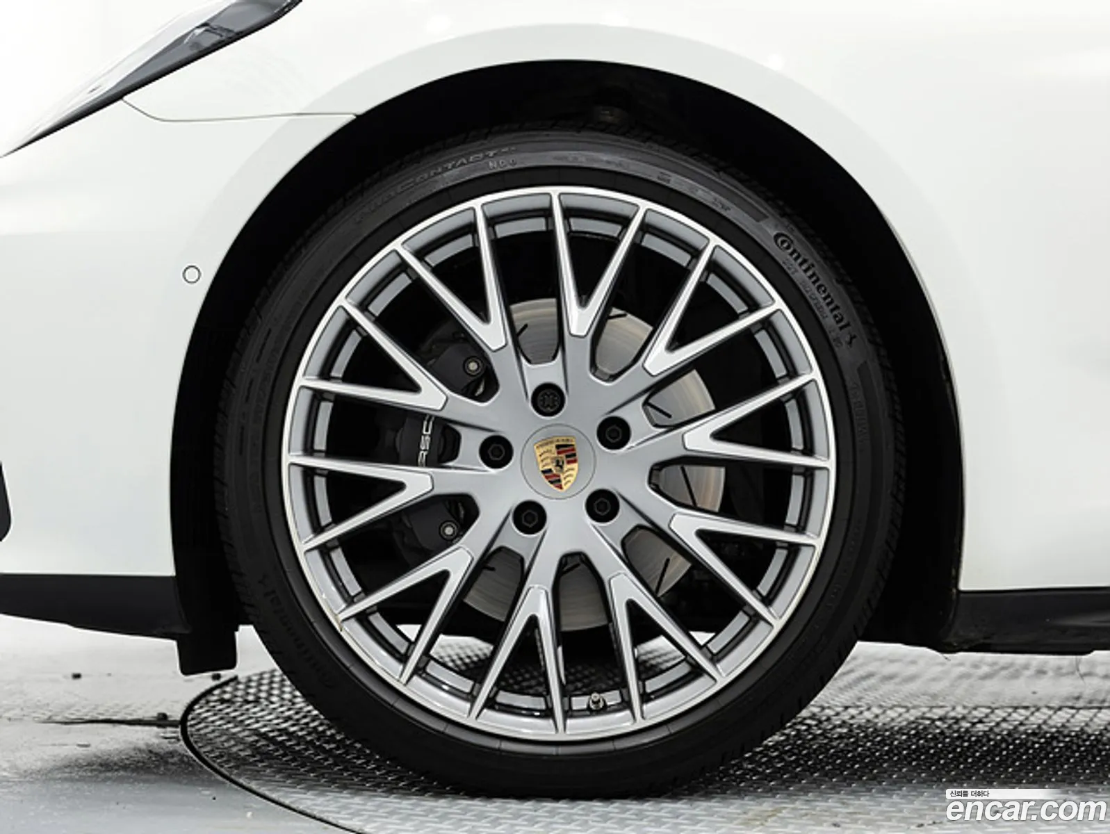 Porsche Panamera 2025 — 4