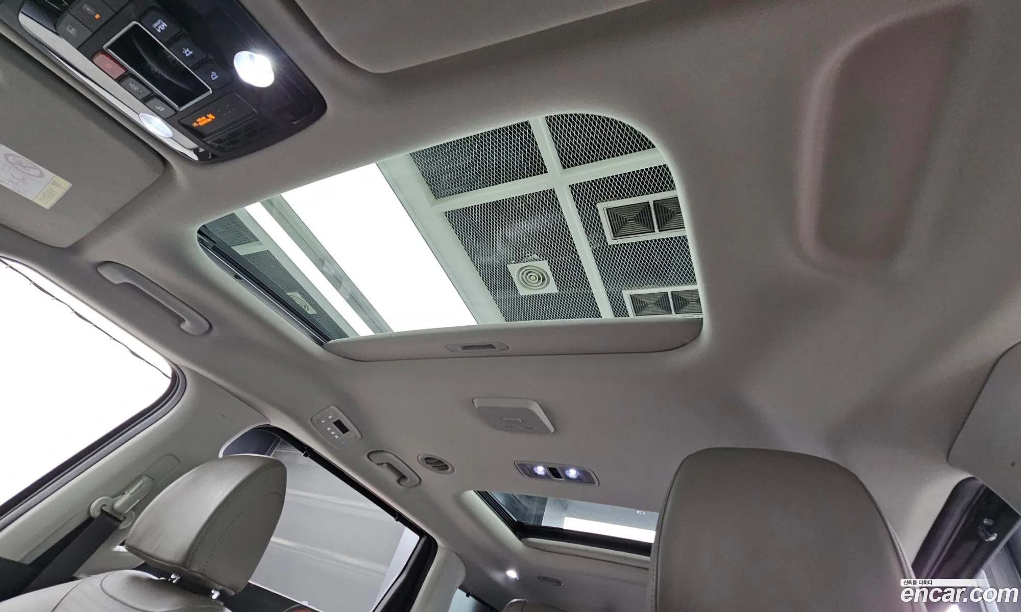 Kia Carnival 2024 — 28