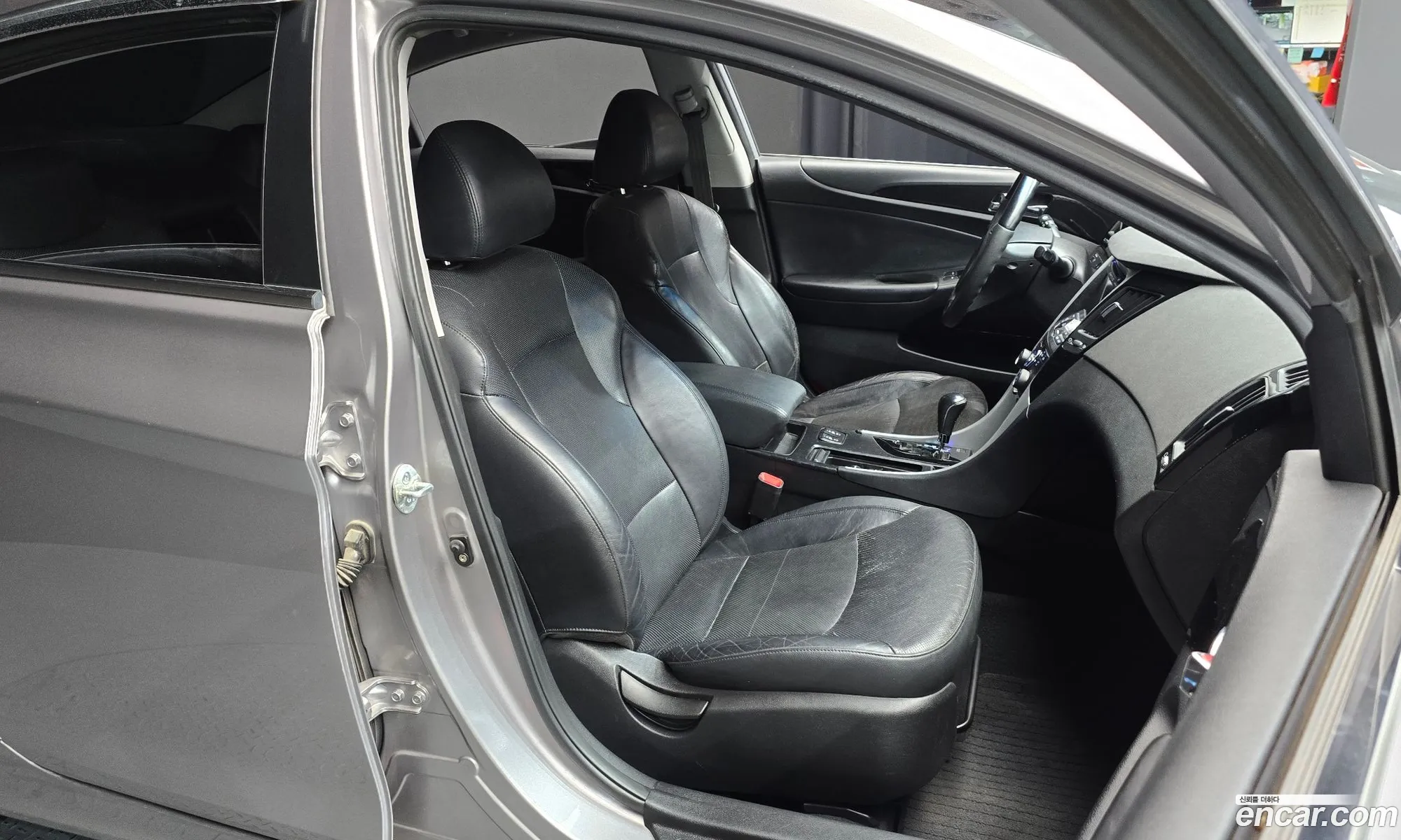 Hyundai YF Sonata 2009 — 15