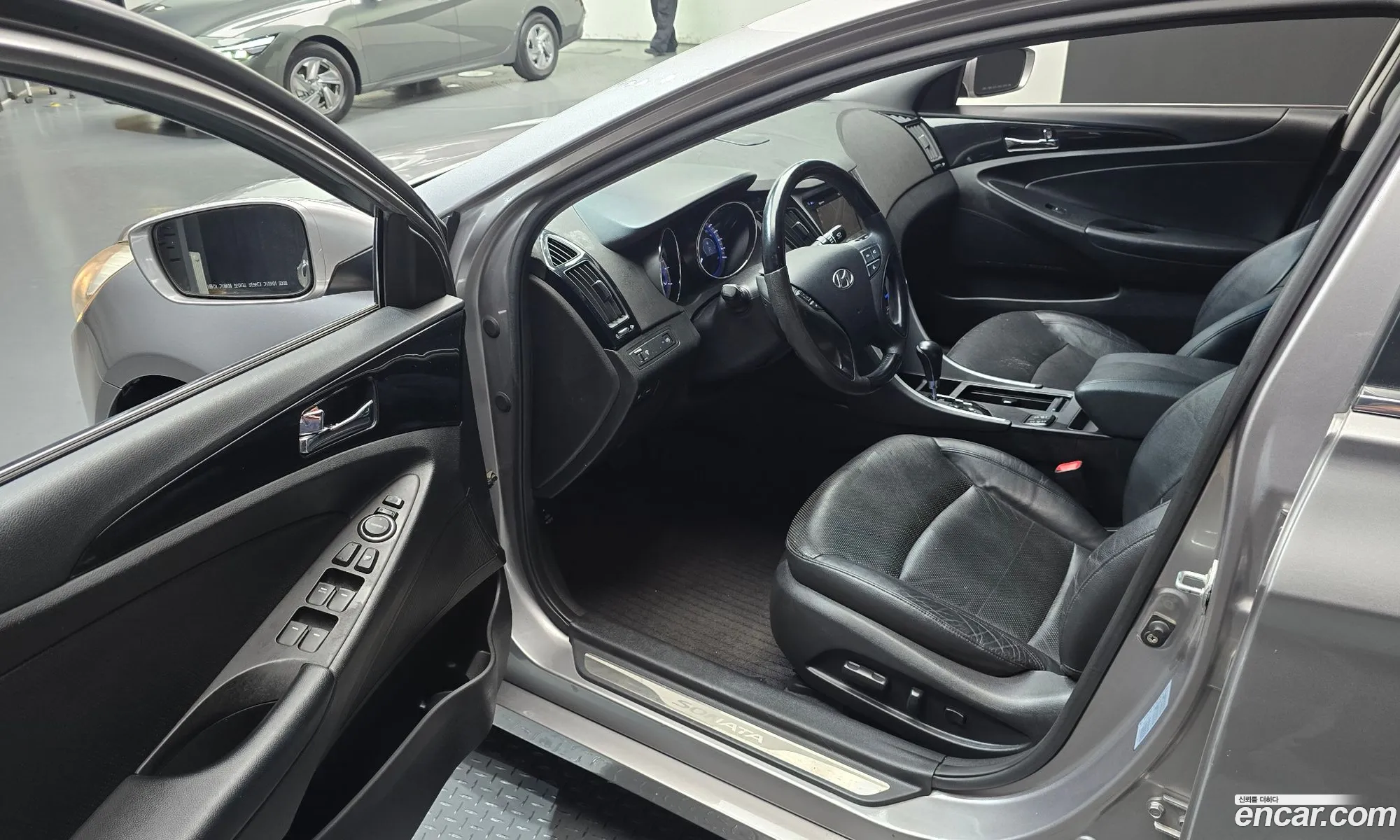 Hyundai YF Sonata 2009 — 13