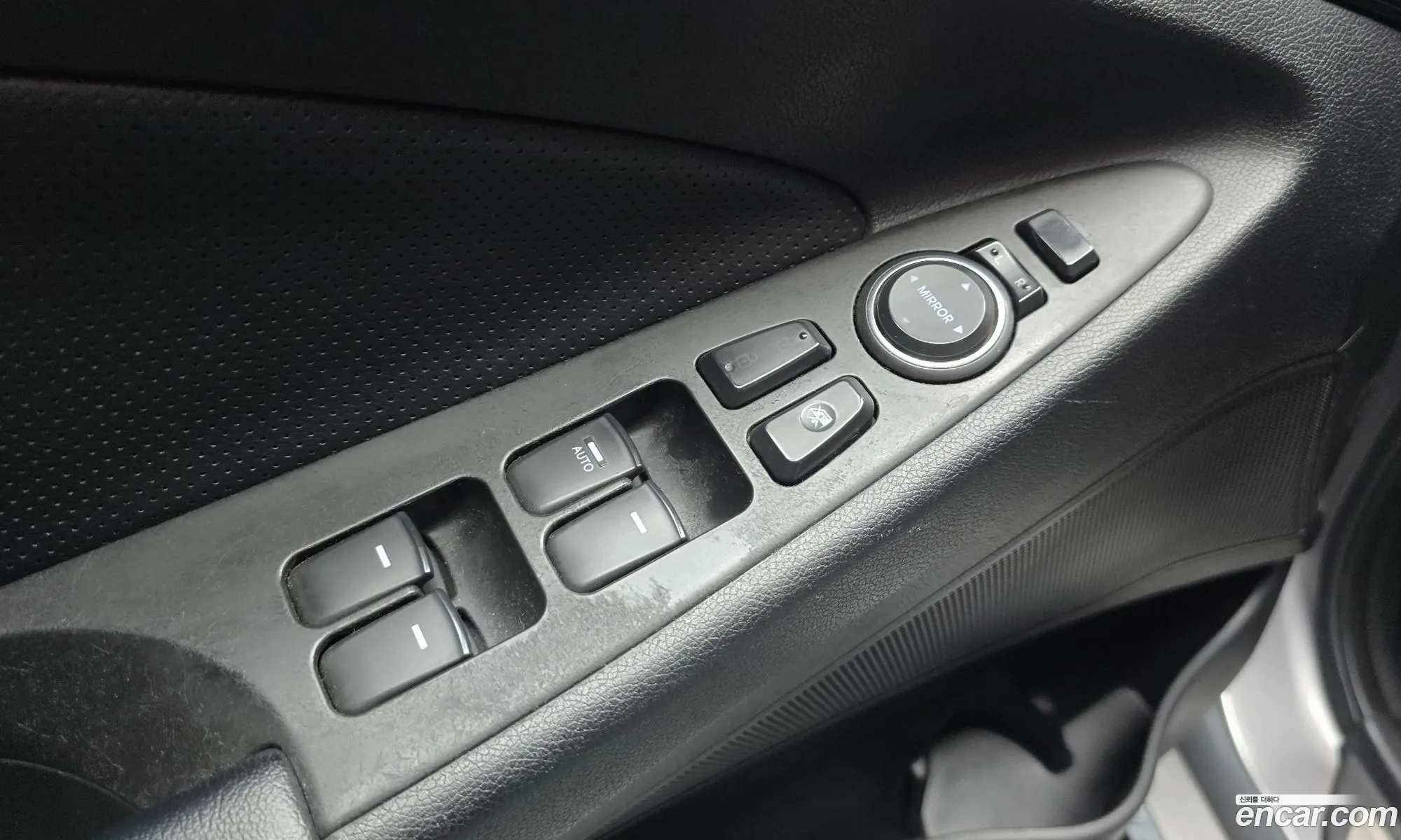 Hyundai YF Sonata 2009 — 18