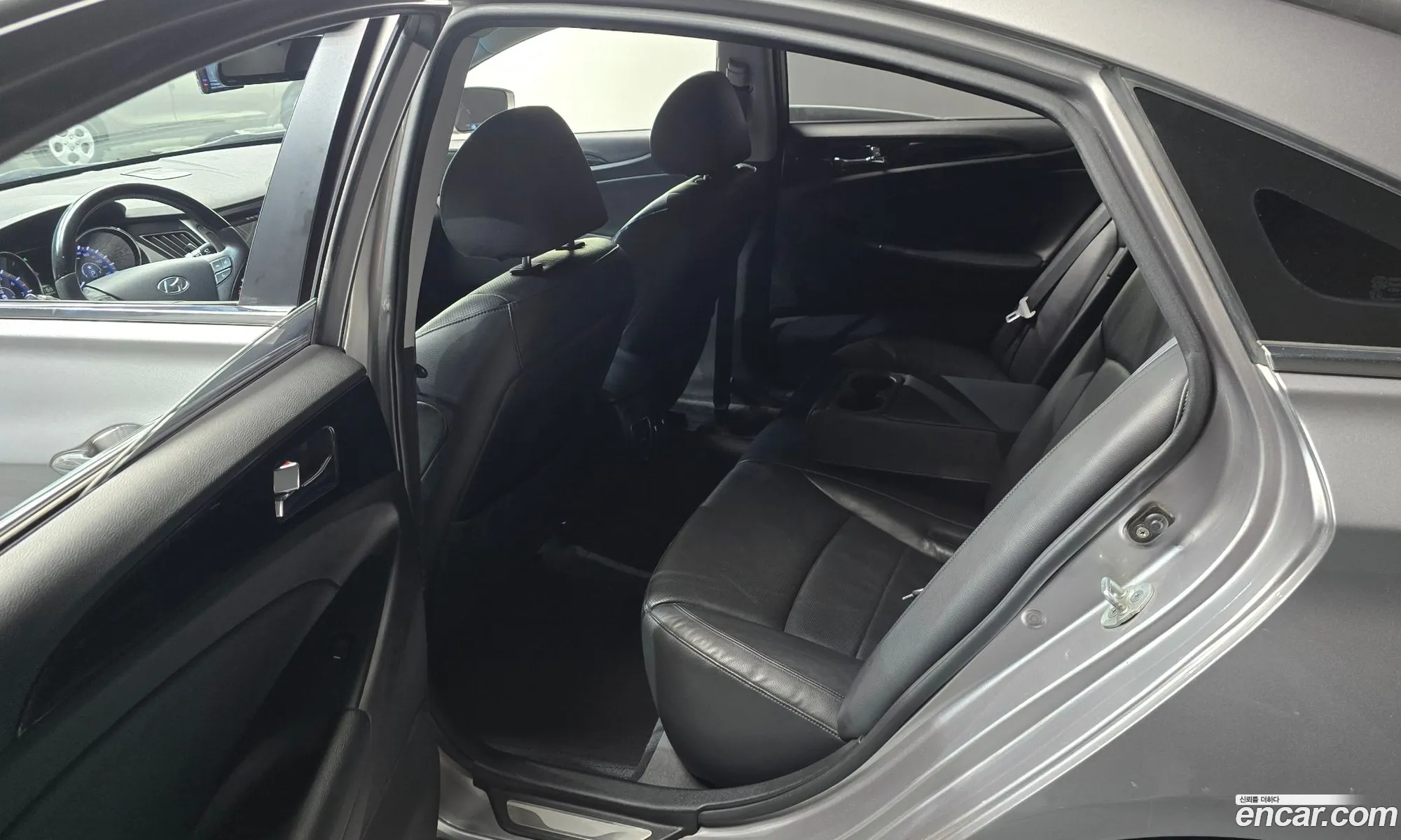 Hyundai YF Sonata 2009 — 12
