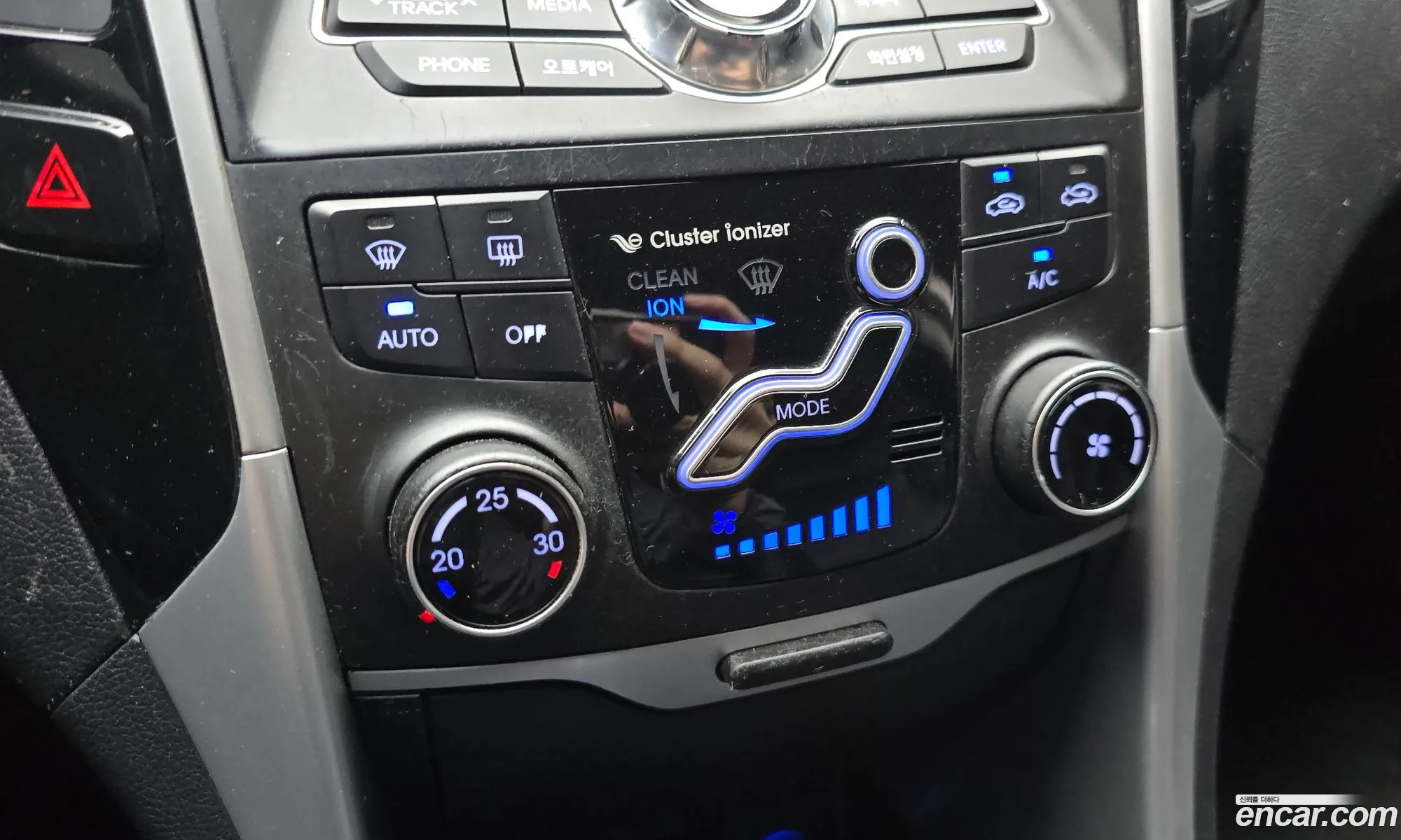 Hyundai YF Sonata 2009 — 9