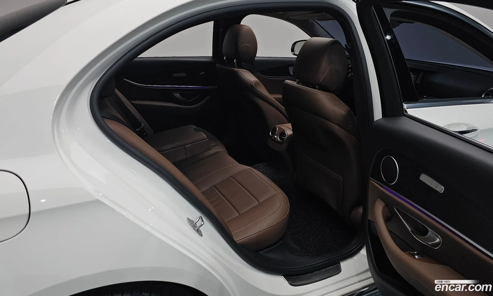 Mercedes-Benz E-Class W213 2017 WDDZF0FB3HA195599 — 28
