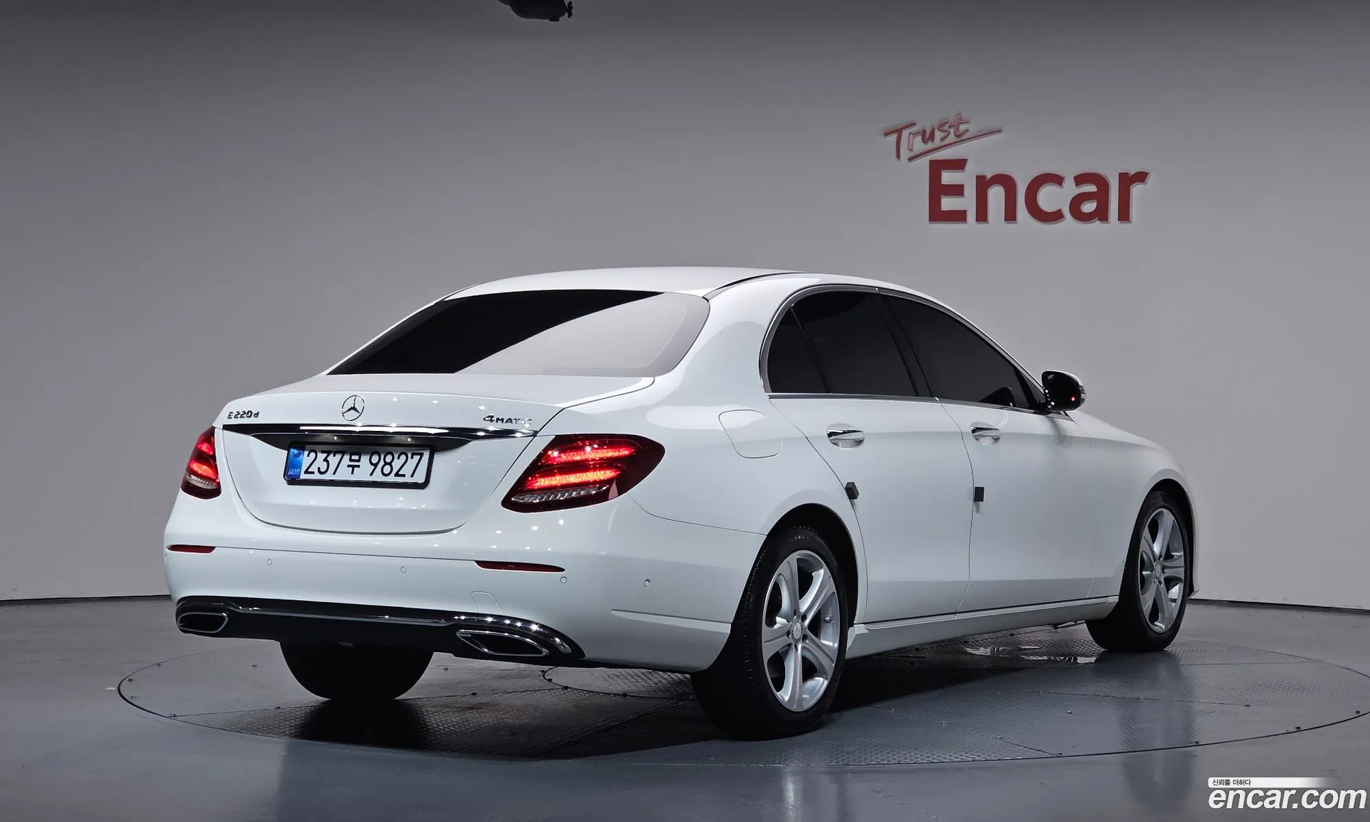 Mercedes-Benz E-Class W213 2017 WDDZF0FB3HA195599 — 32