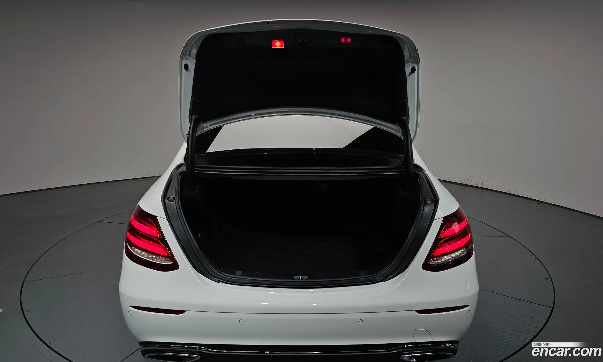 Mercedes-Benz E-Class W213 2017 WDDZF0FB3HA195599 — 35