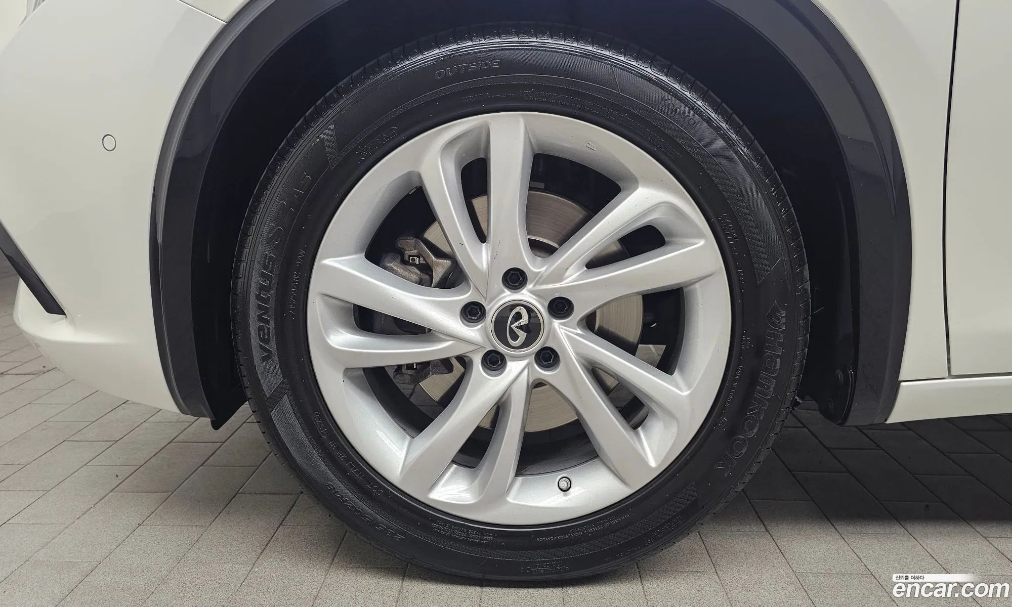 Infiniti Q30