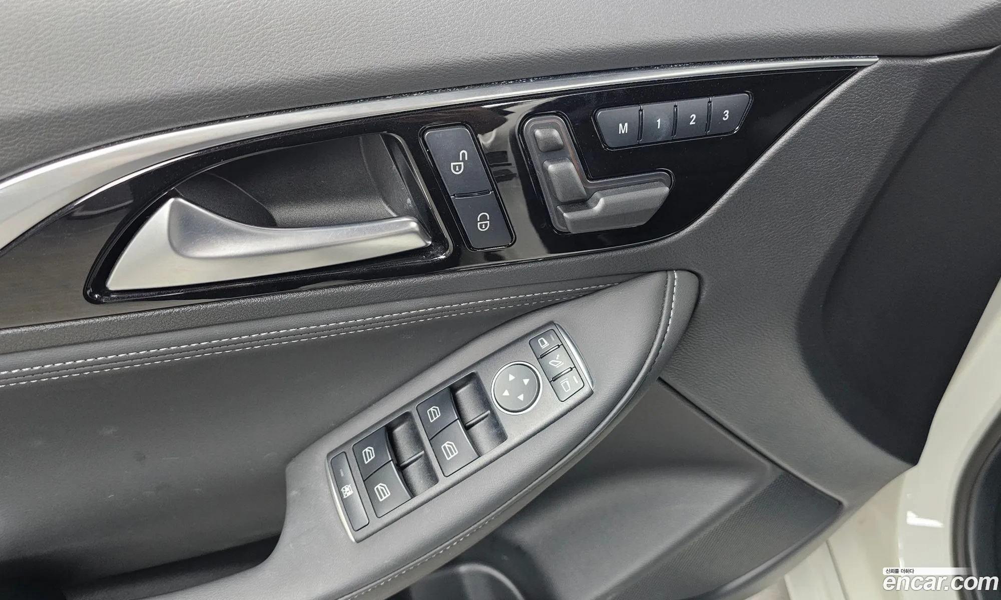 Infiniti Q30