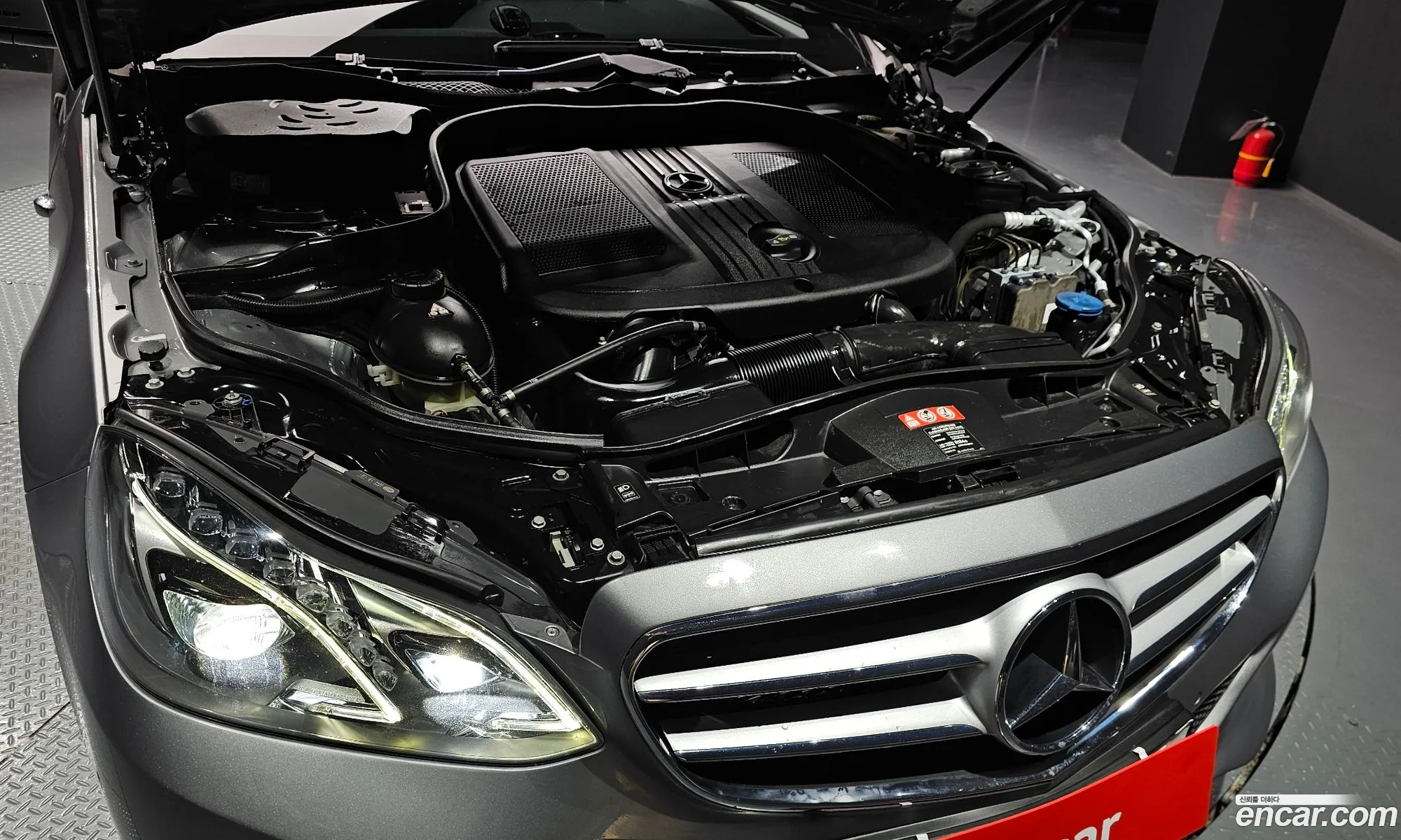 Mercedes-Benz E-Class W212 2013 WDDHF0CB5EA847456 — 8
