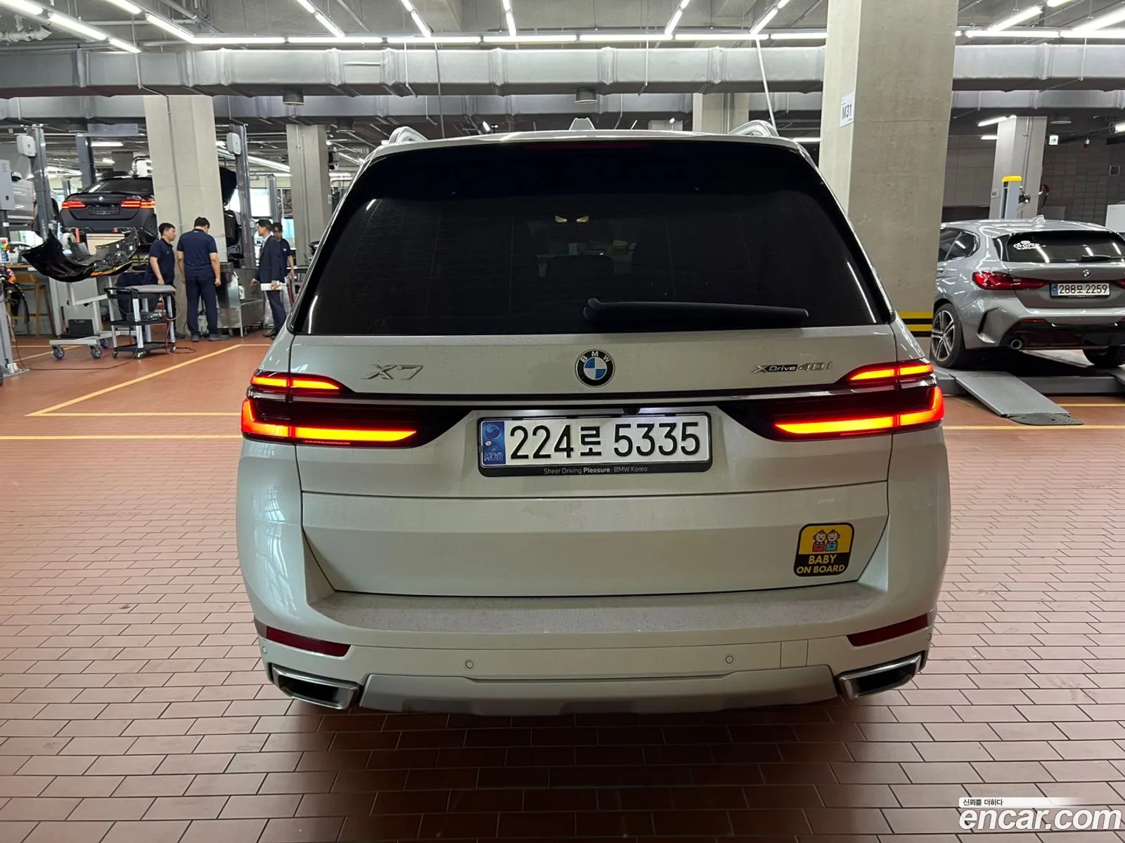BMW X7 2023 — 7