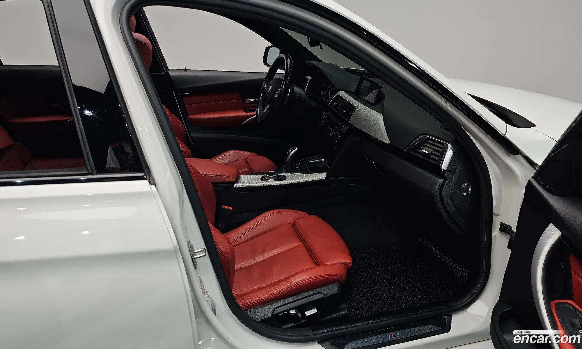 BMW 3 Series 2016 WBA8E9106GK437875 — 23