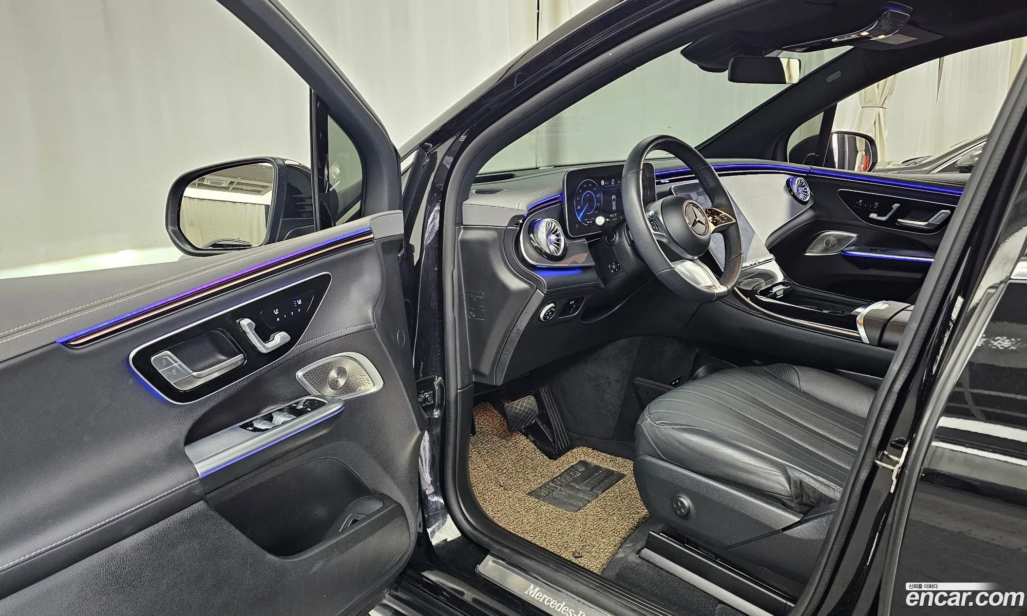 Mercedes-Benz EQE SUV X294 2023 — 24