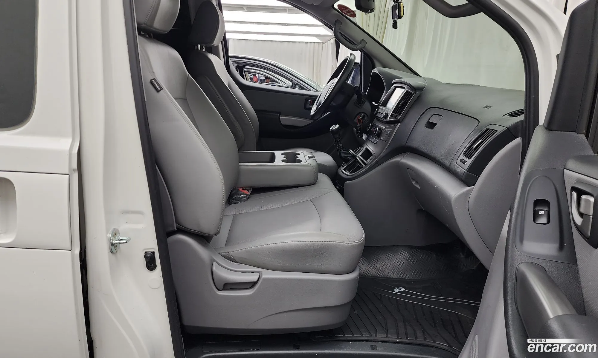 Hyundai Grand Starex 2021 — 28