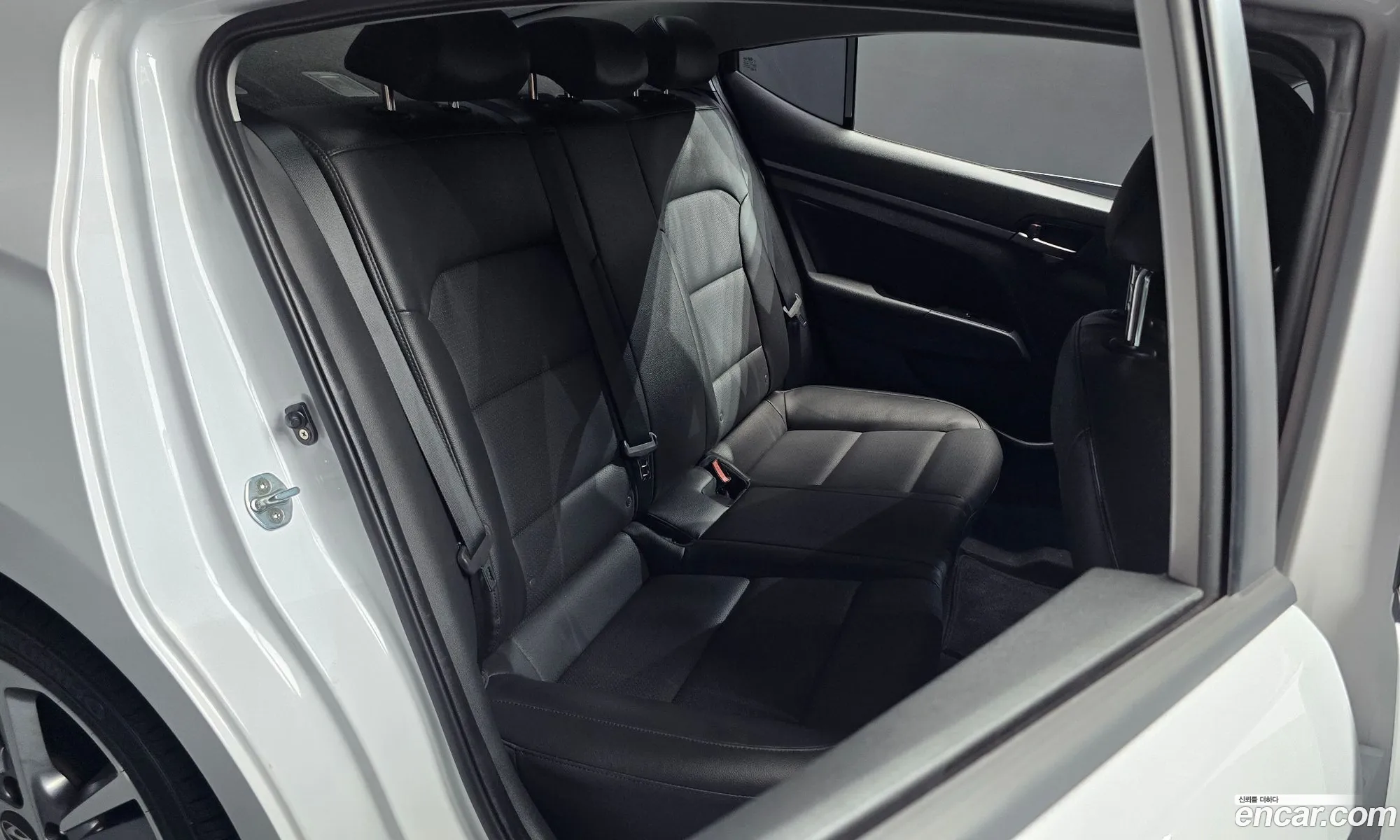 Hyundai Elantra AD 2017 — 18