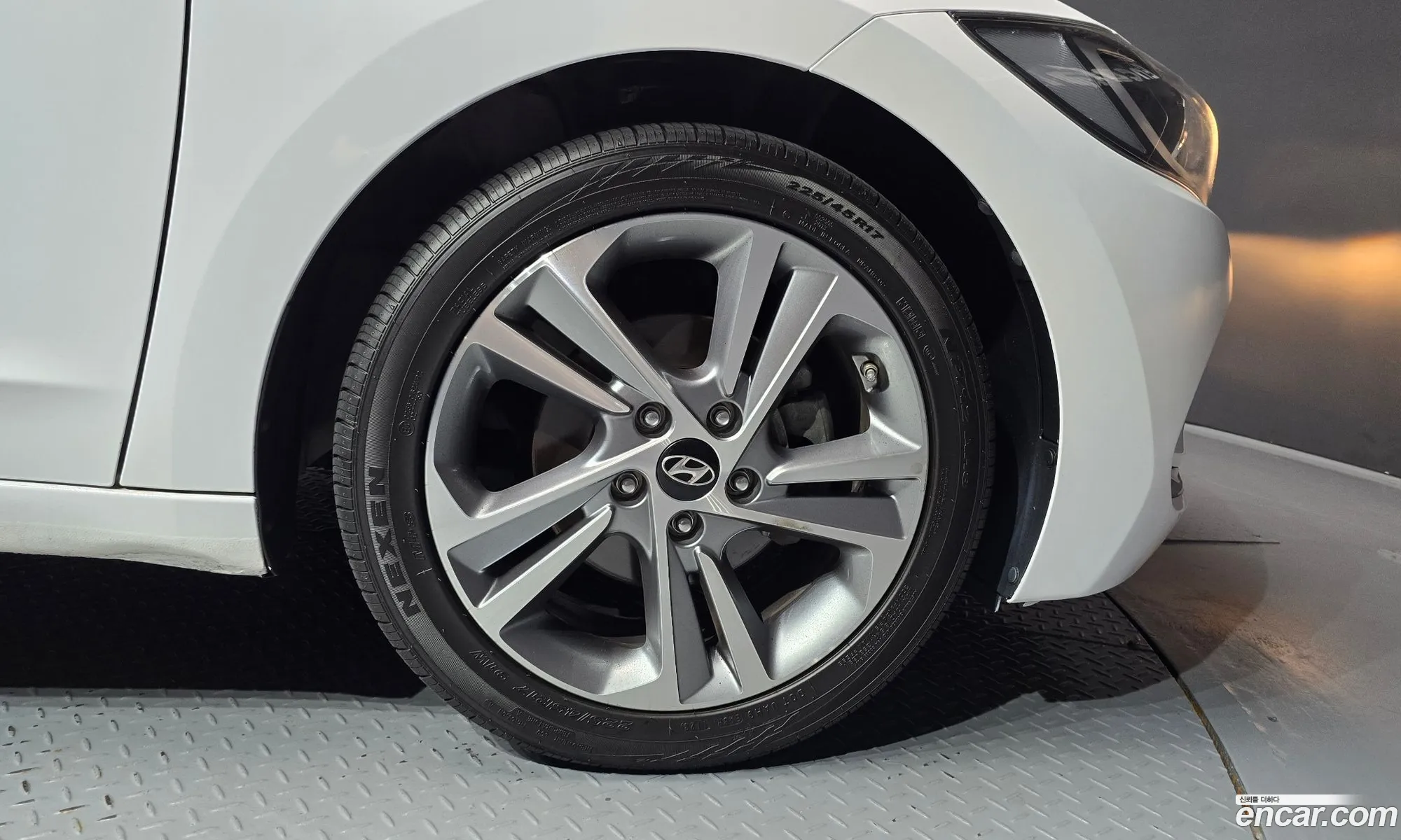 Hyundai Elantra AD 2017 — 30