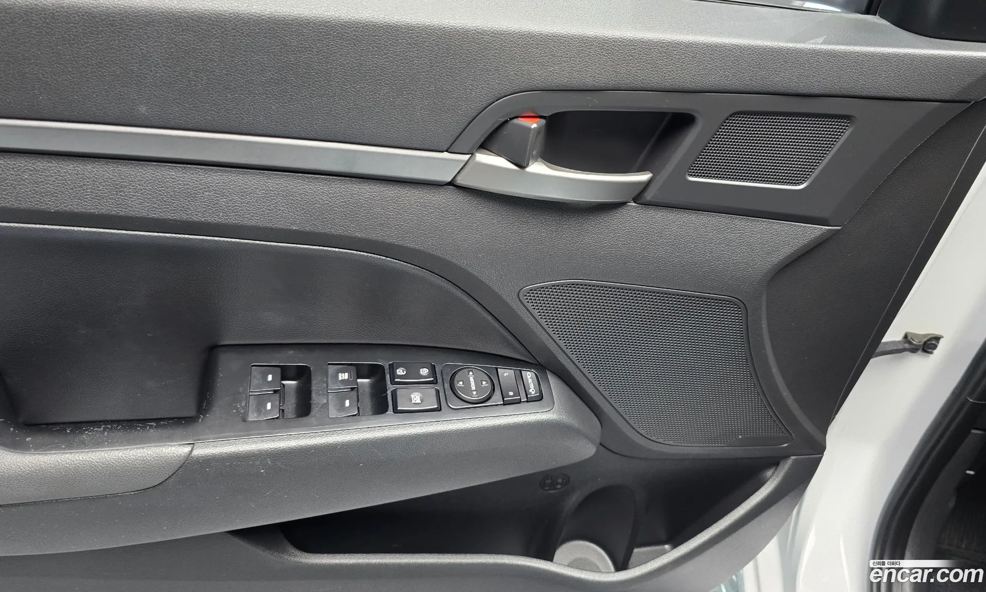 Hyundai Elantra AD 2017 — 25