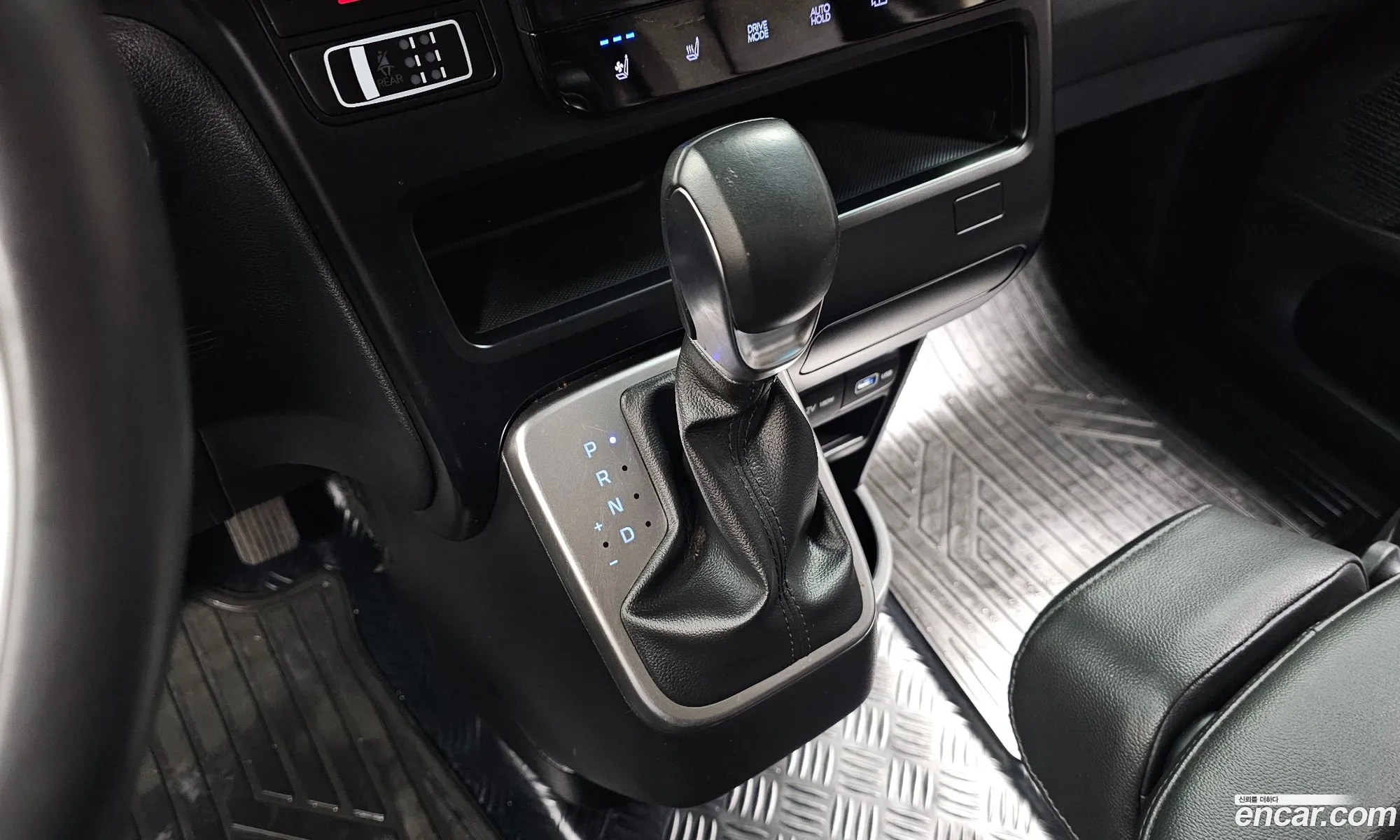 Hyundai Staria 2023 — 30
