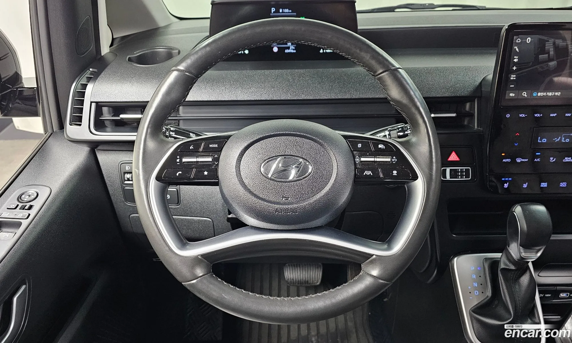 Hyundai Staria 2023 — 32