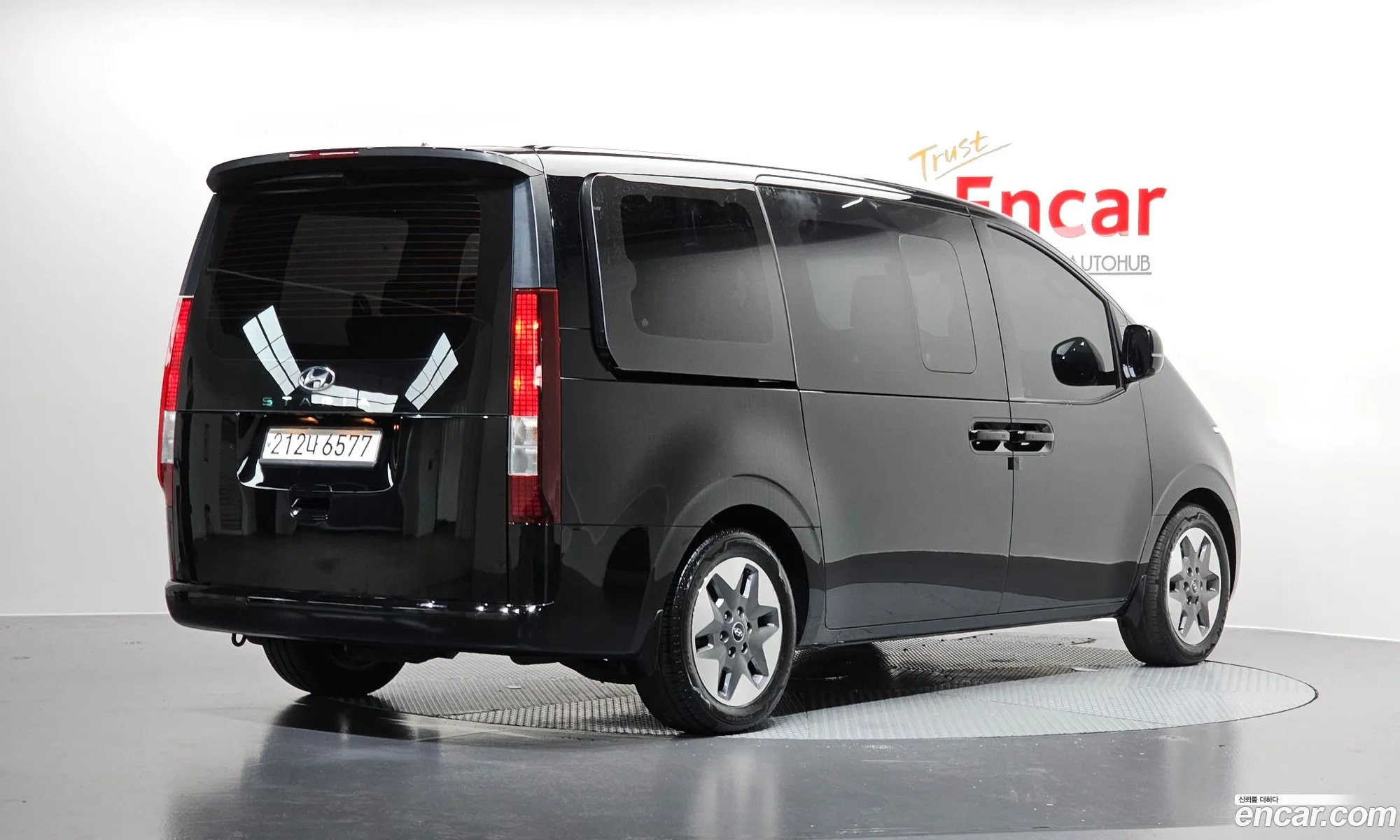 Hyundai Staria 2023 — 28