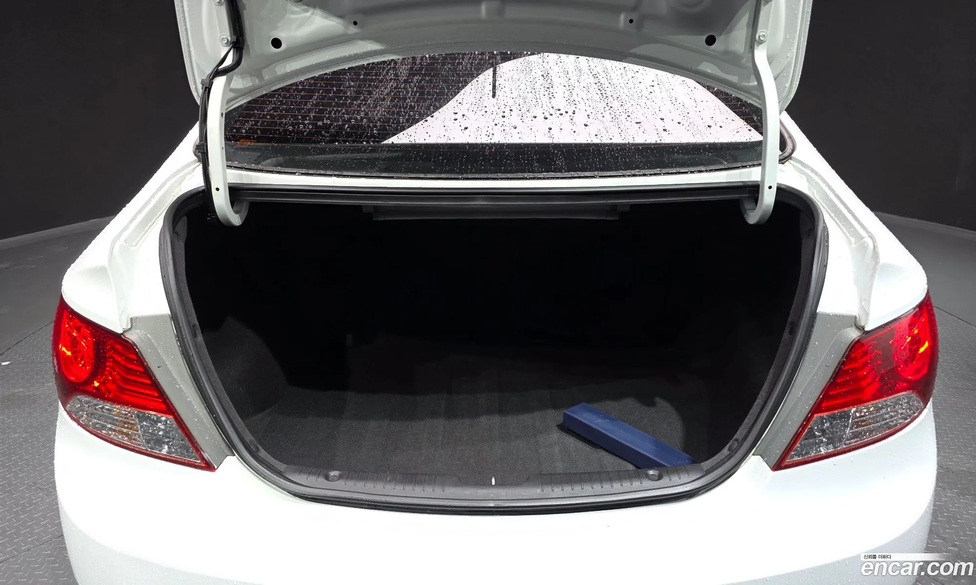Hyundai Accent 2012 — 2