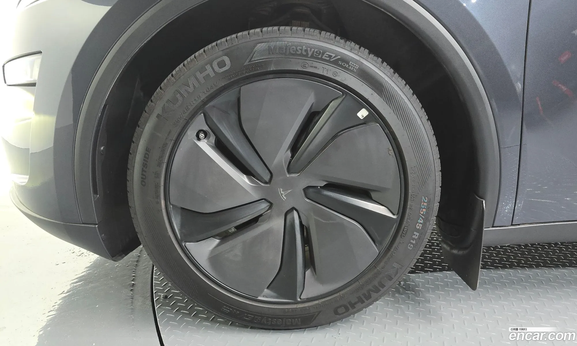 Tesla Model Y 2025 LRWYGCFJ5SC029671 — 18