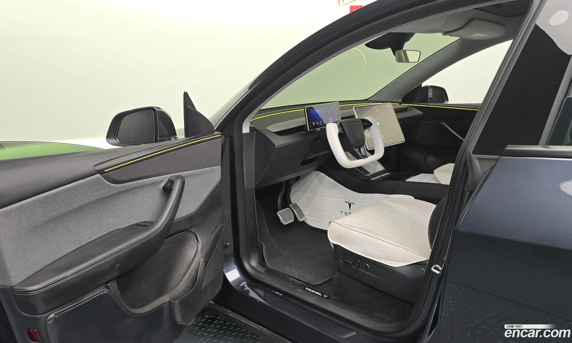 Tesla Model Y 2025 LRWYGCFJ5SC029671 — 17