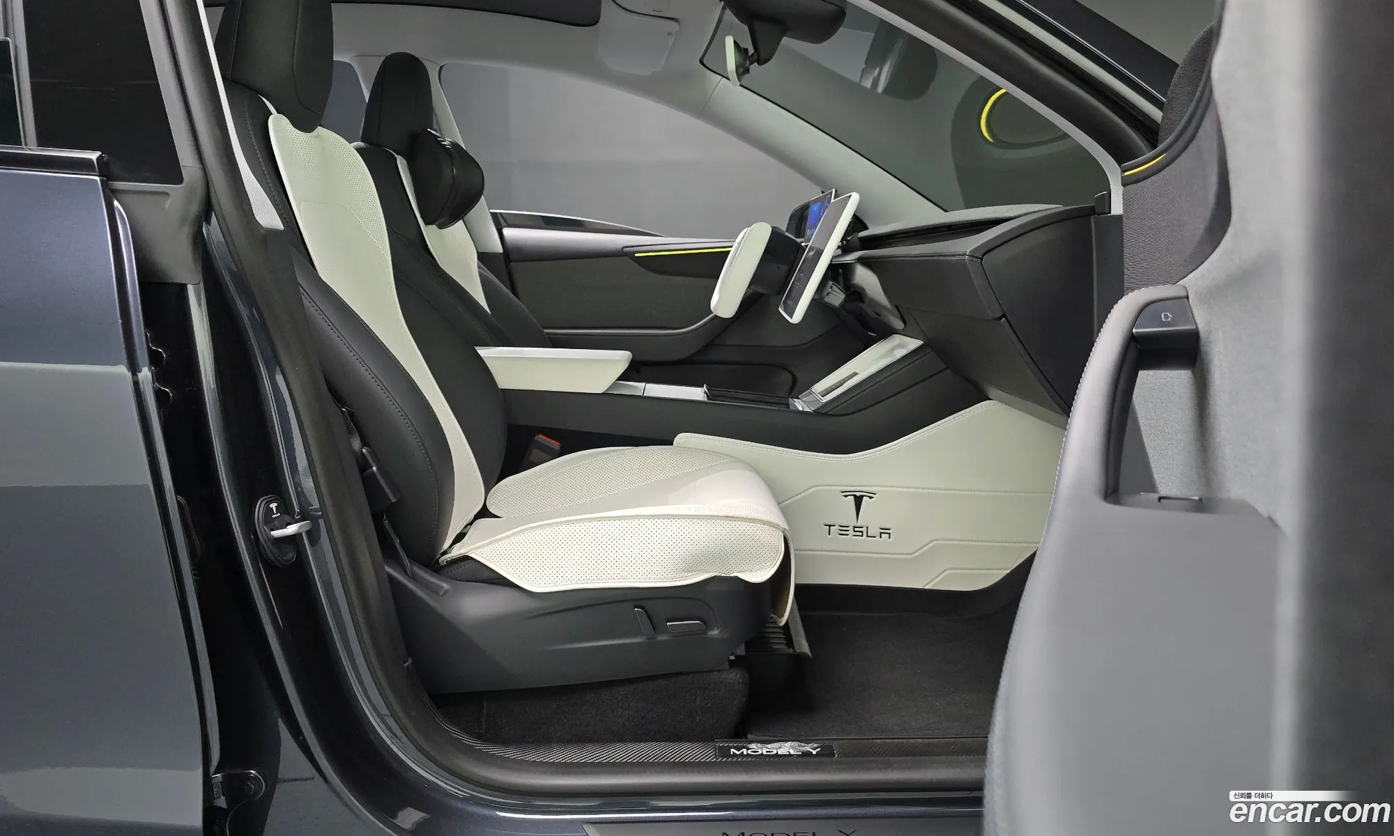 Tesla Model Y 2025 LRWYGCFJ5SC029671 — 5