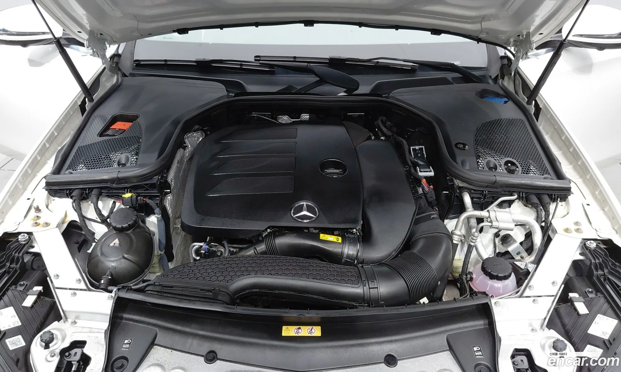 Mercedes-Benz E-Class W213 2022 — 12