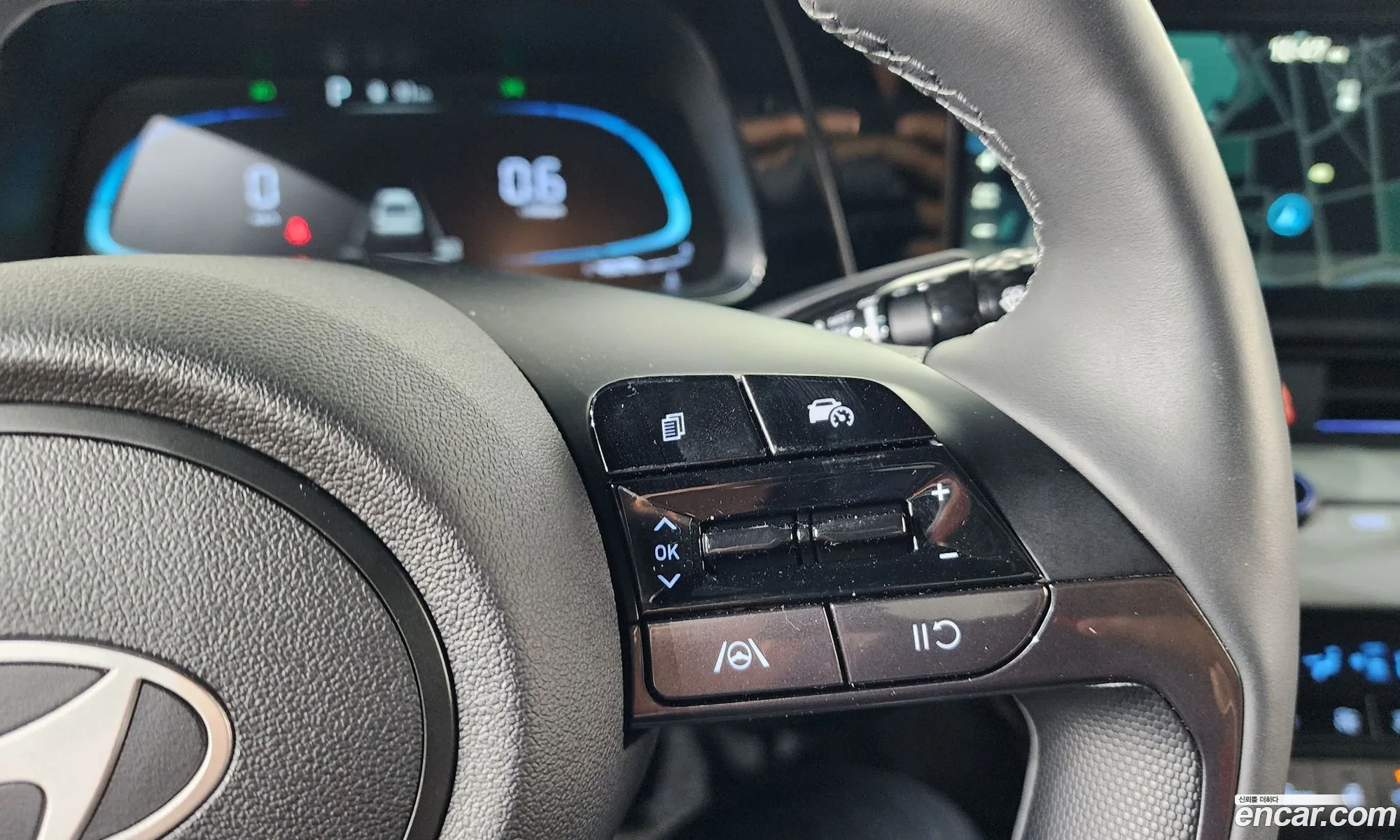 Hyundai Elantra 2025 — 4