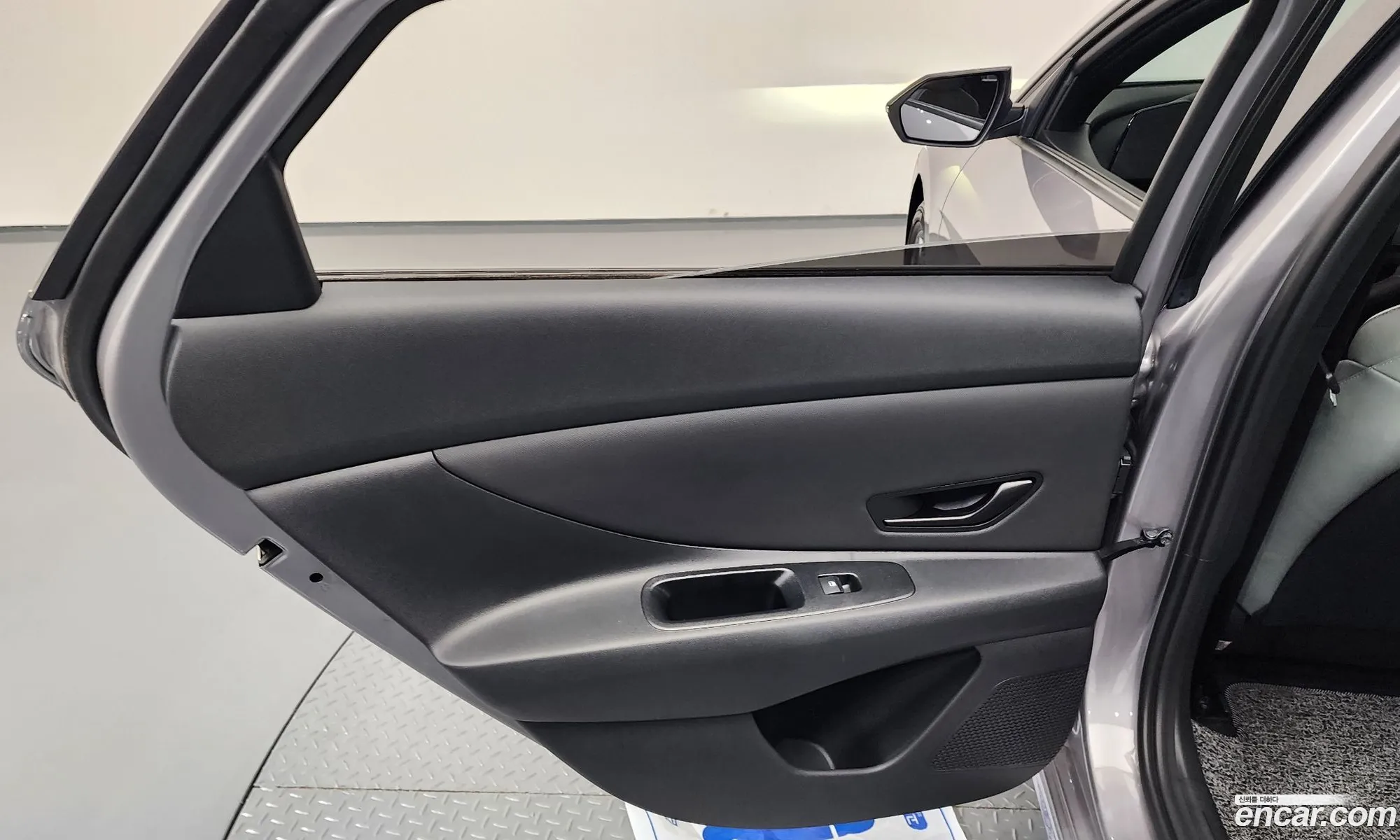 Hyundai Elantra 2025 — 17