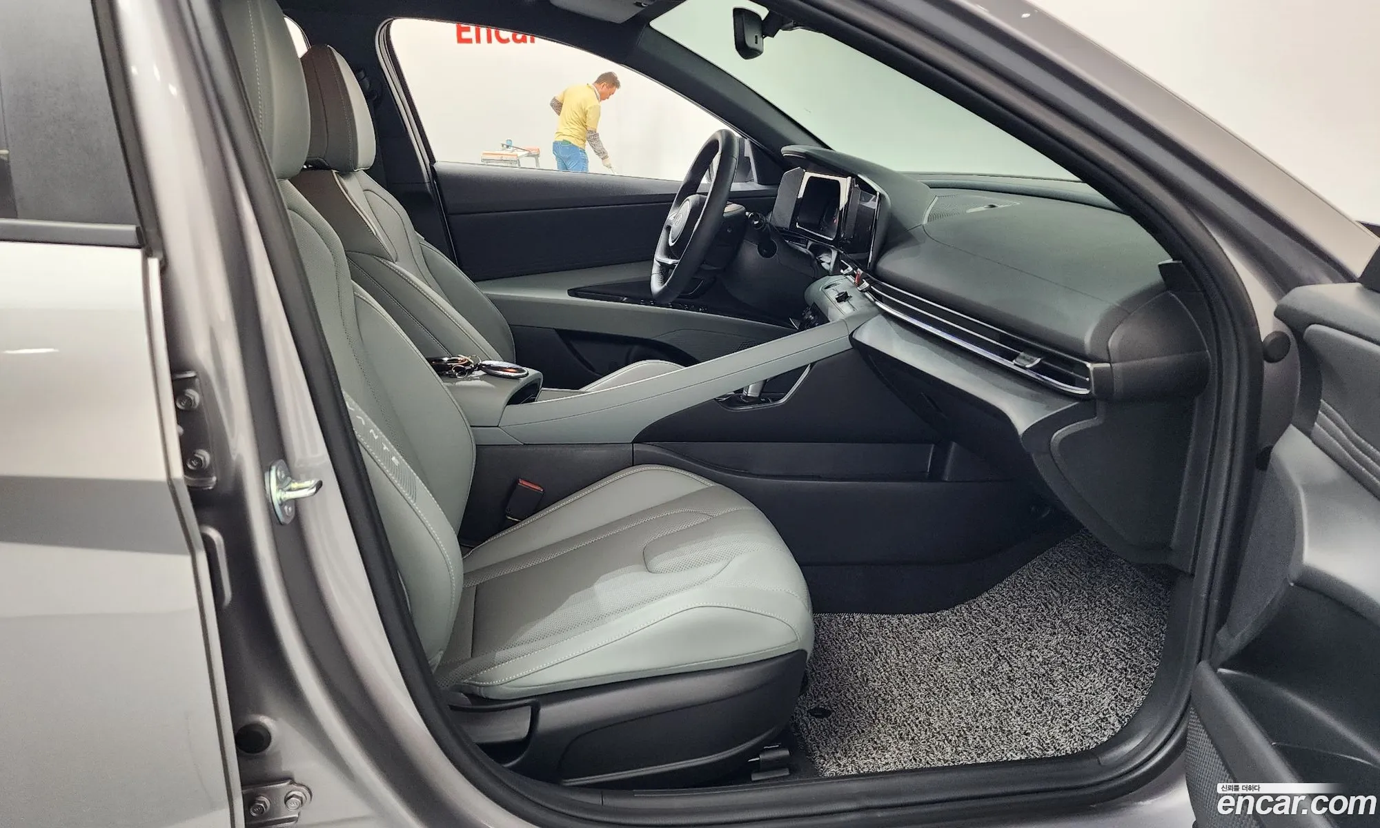 Hyundai Elantra 2025 — 13