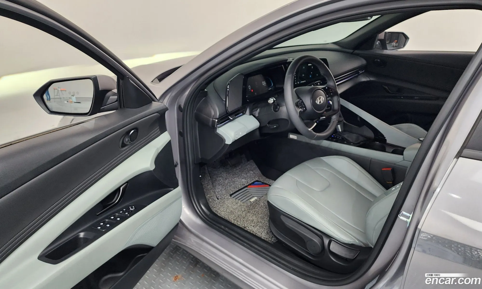 Hyundai Elantra 2025 — 7