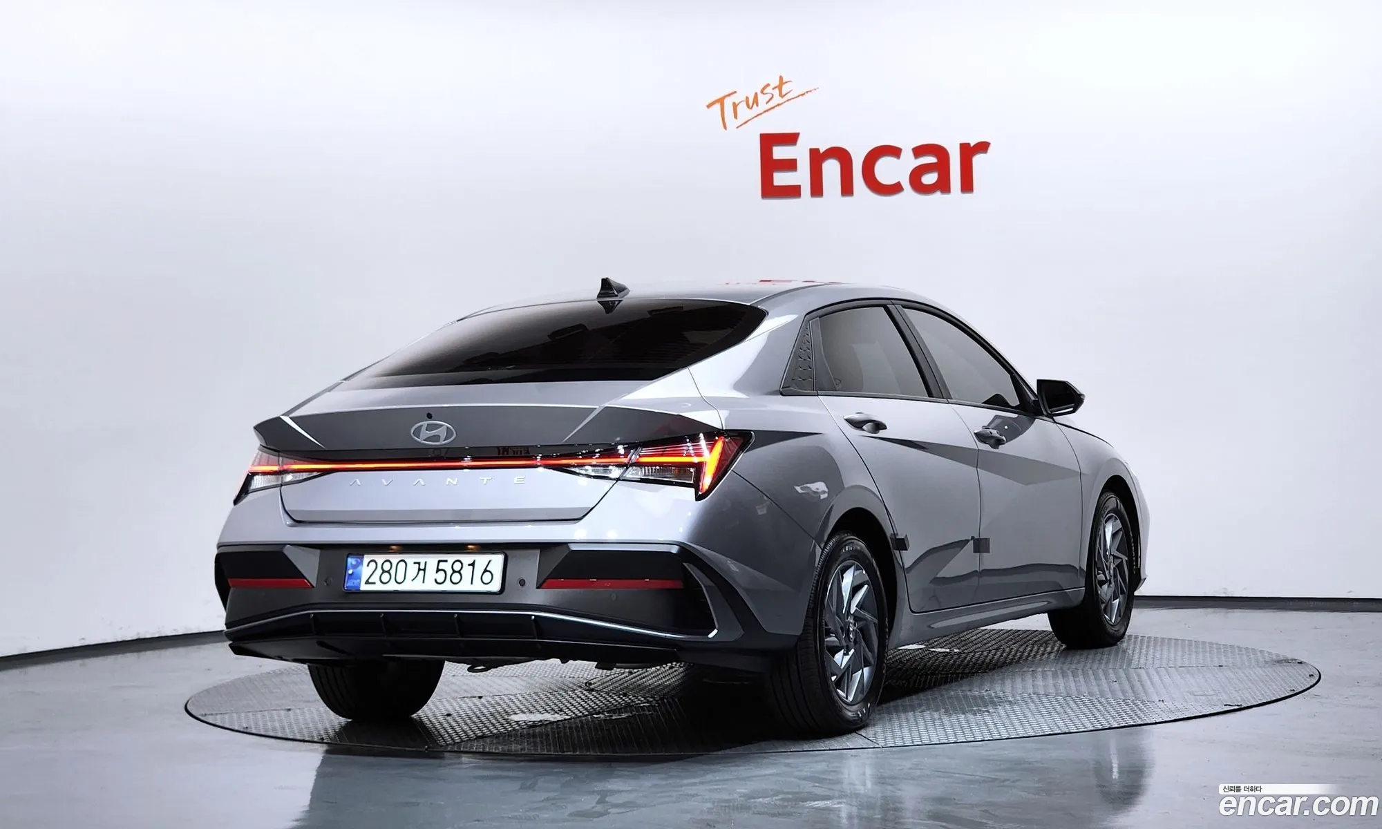 Hyundai Elantra 2025 — 18