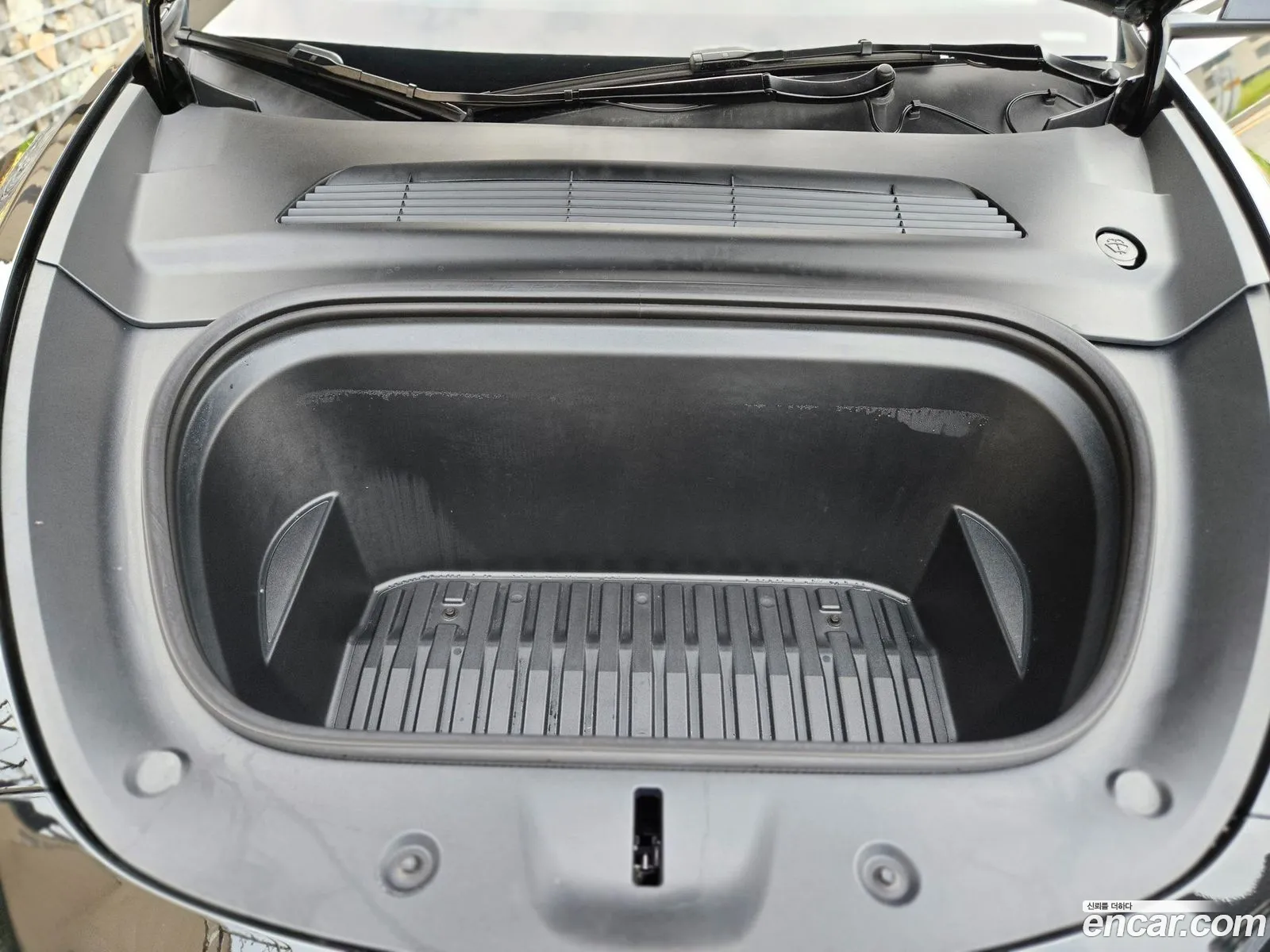 Tesla Model Y 2023 — 8
