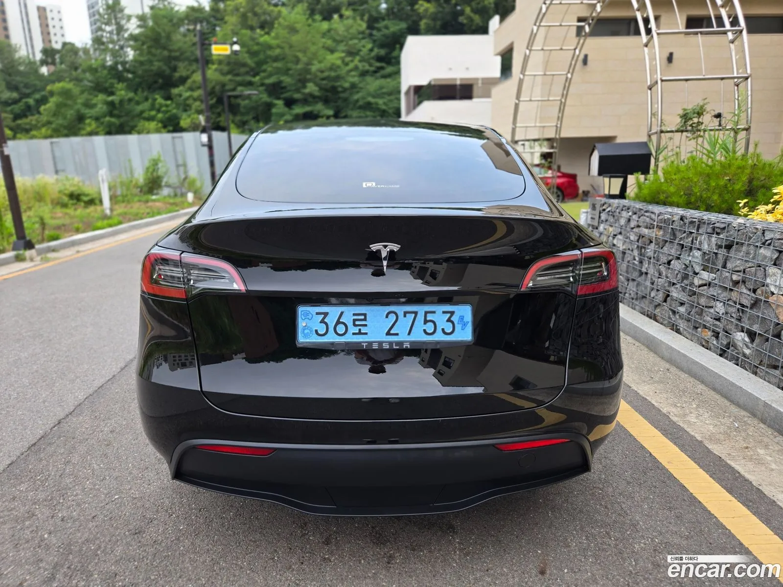 Tesla Model Y 2023 — 12