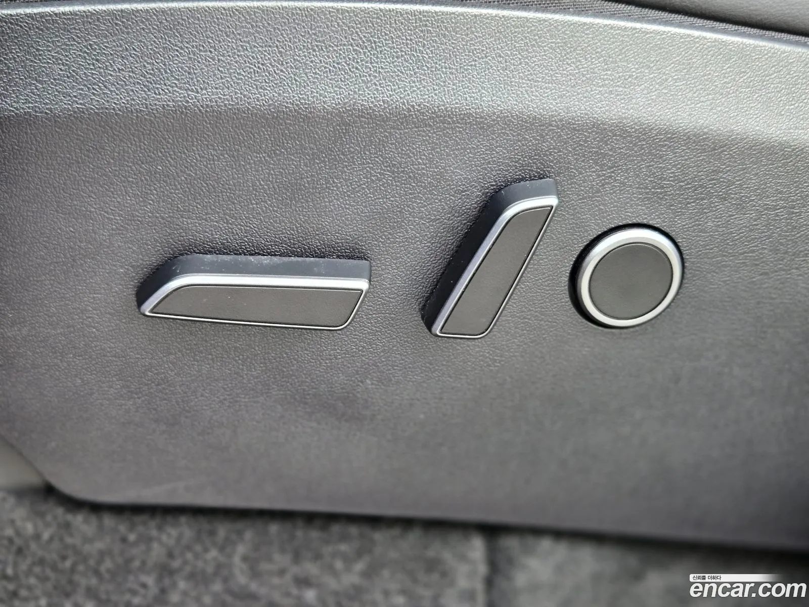 Tesla Model Y 2023 — 16